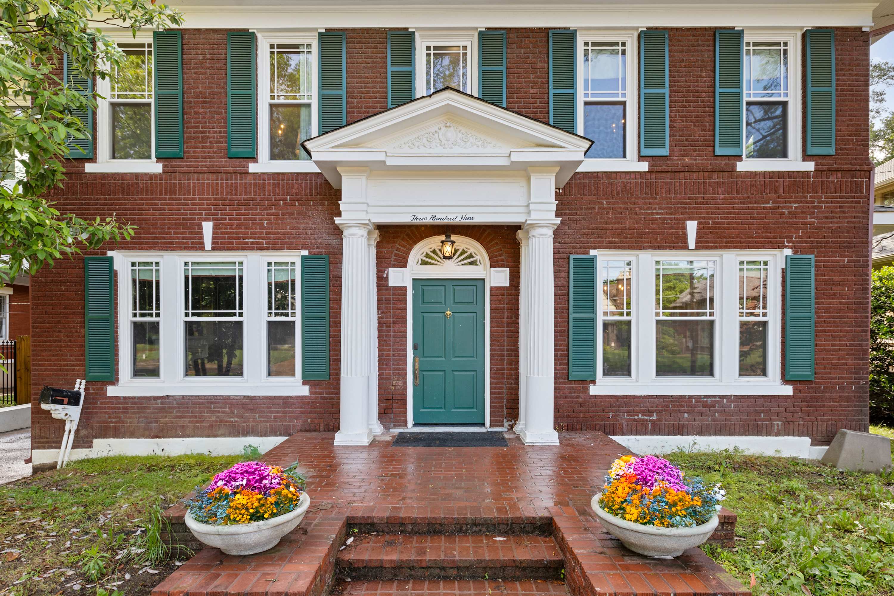 McLean Manor w/Hot Tub (Main House)