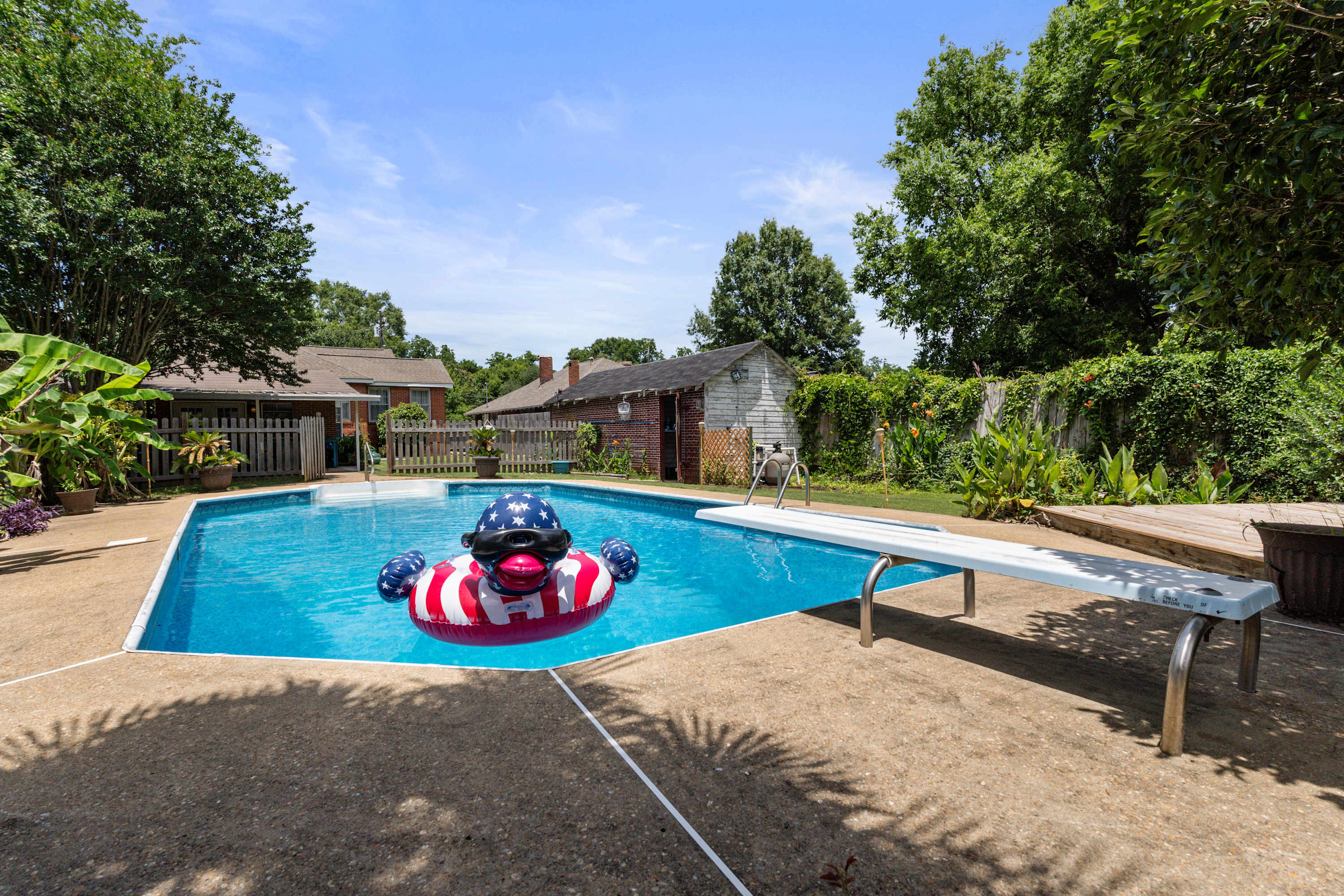 Pool & Mins to Zoo - Capitol Heights Hideaway — Montgomery, AL — vacation rental