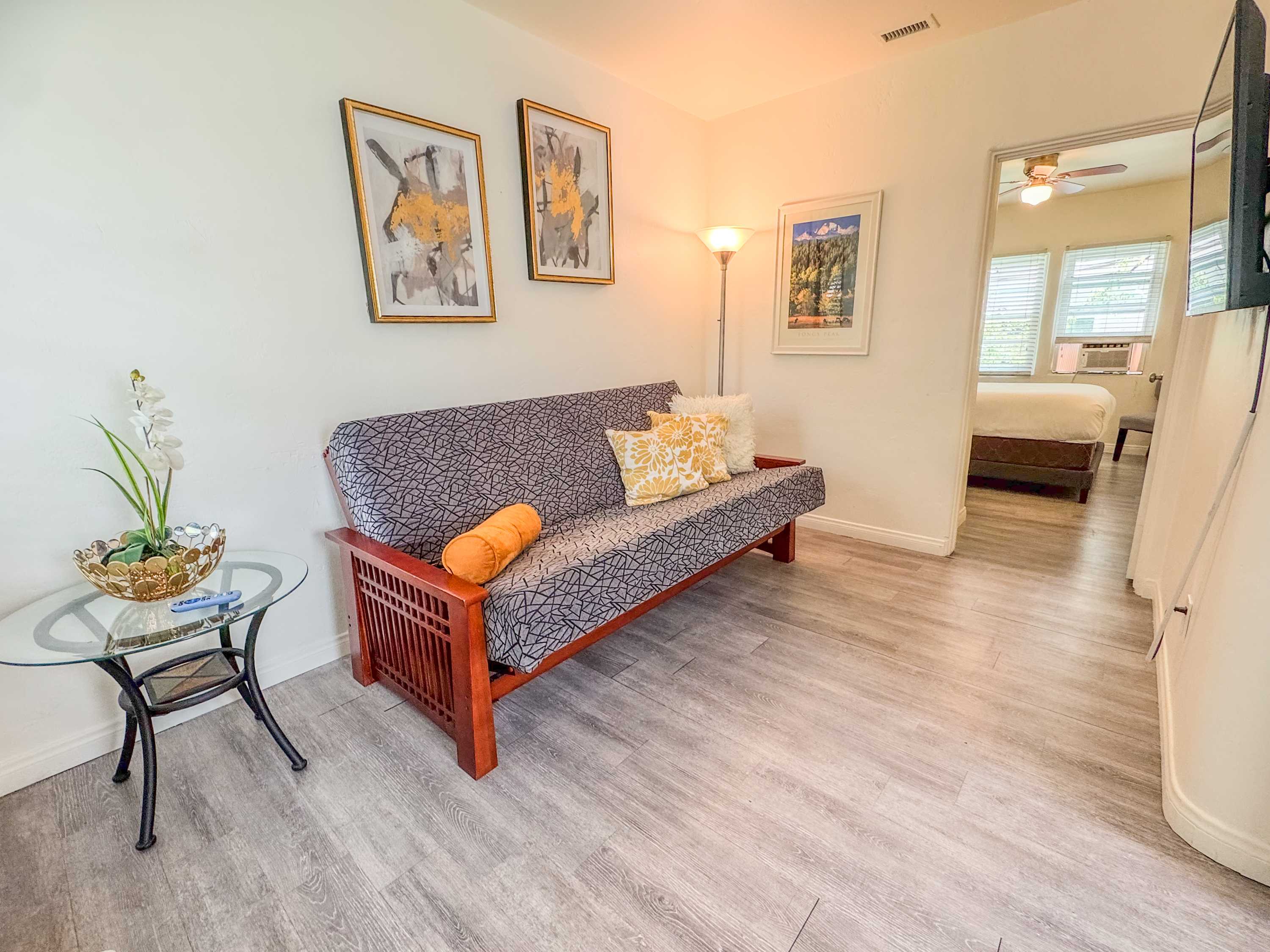 Charming Cottage With Lush Yard And Citrus Trees - Cozy Retreat - San Diego, CA