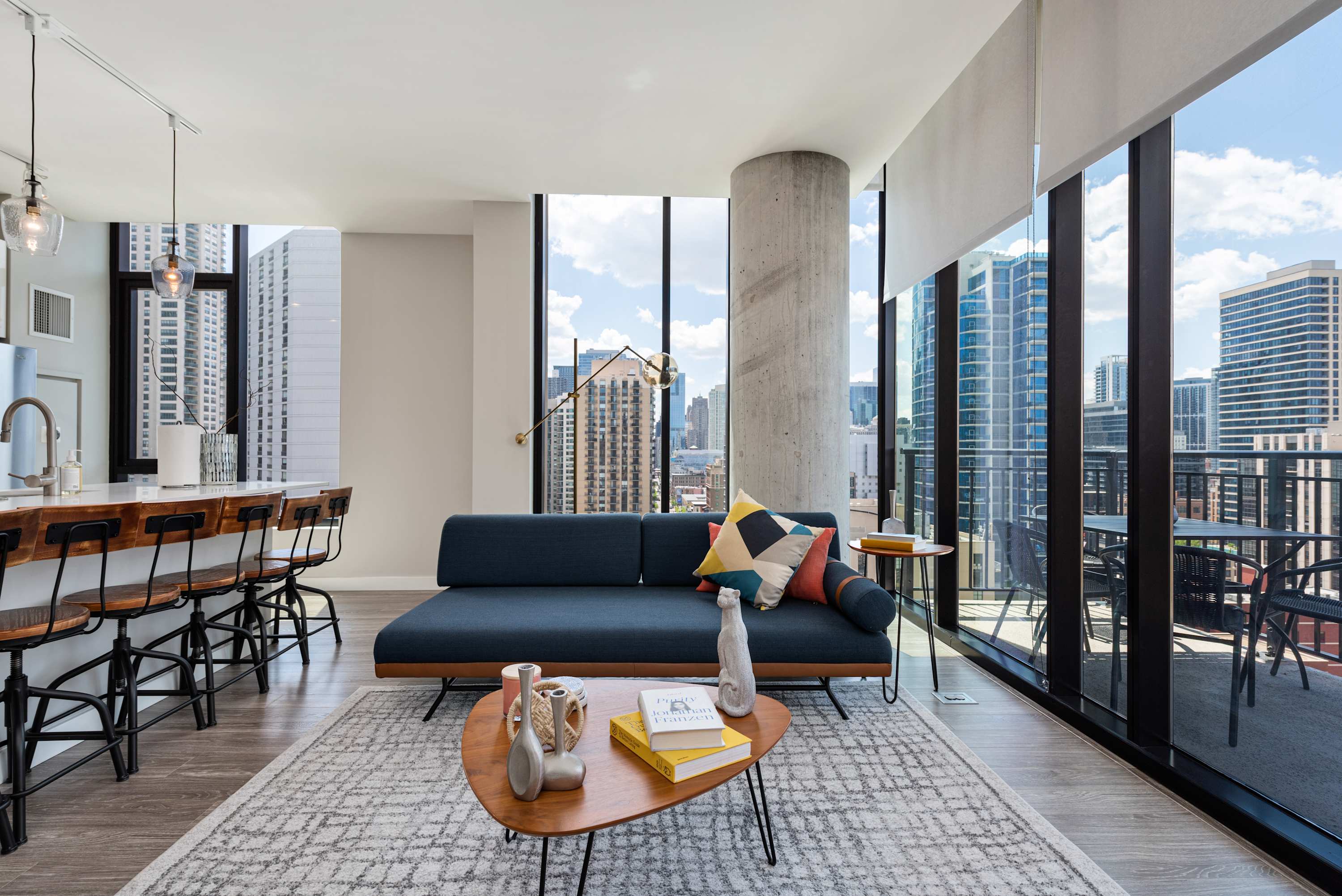 Downtown 2br Oasis: Skyline Views + Prime Location - Chicago, IL