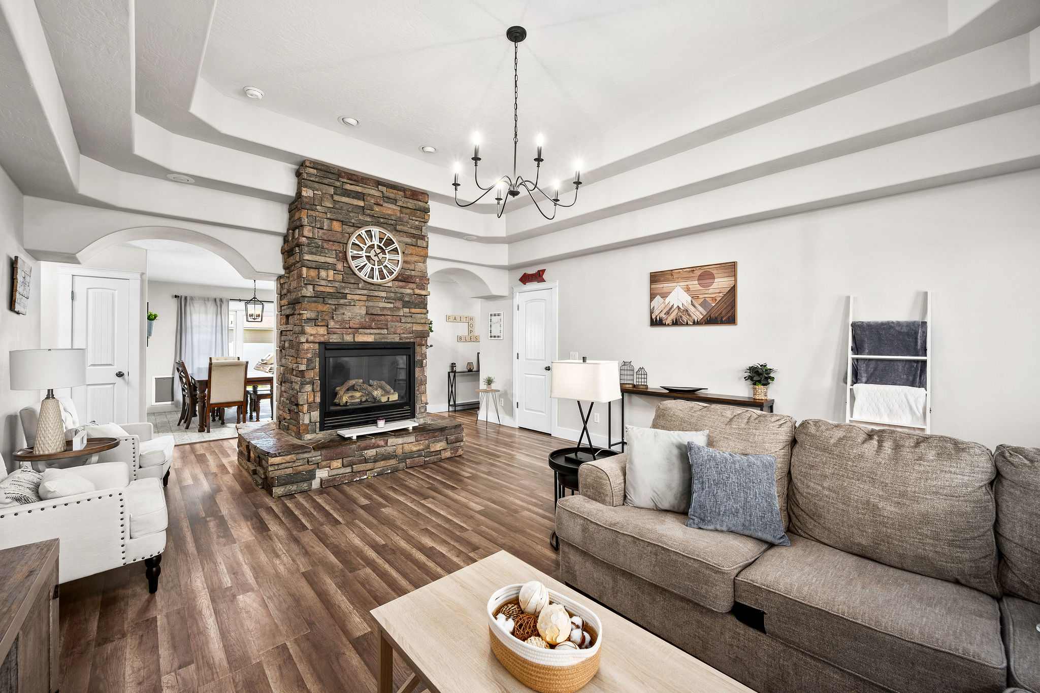 Prairie Falls Retreat: Modern Home In Post Falls