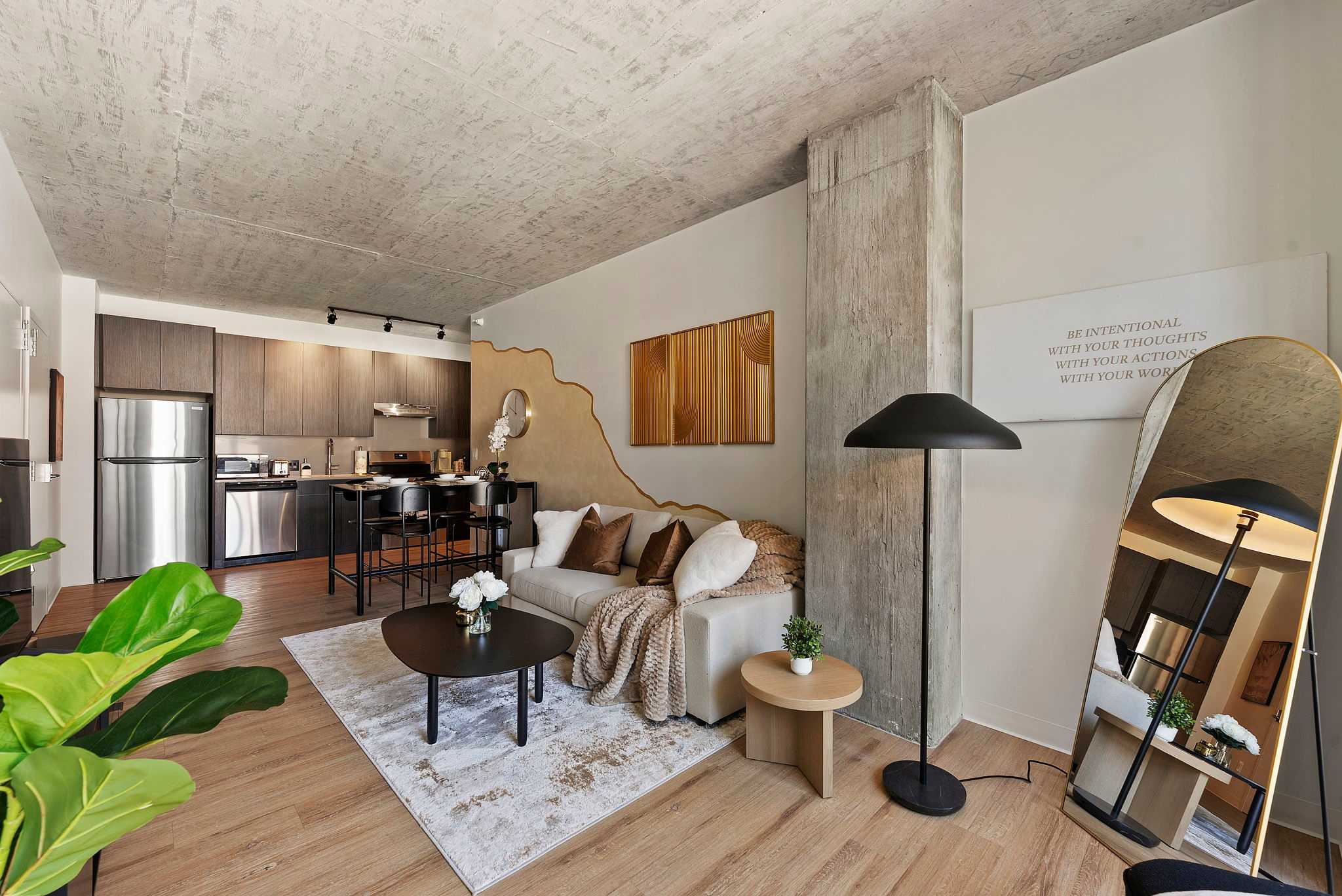 Urban 3BD Retreat in Printer's Row with Amenities! — Chicago, IL — vacation rental