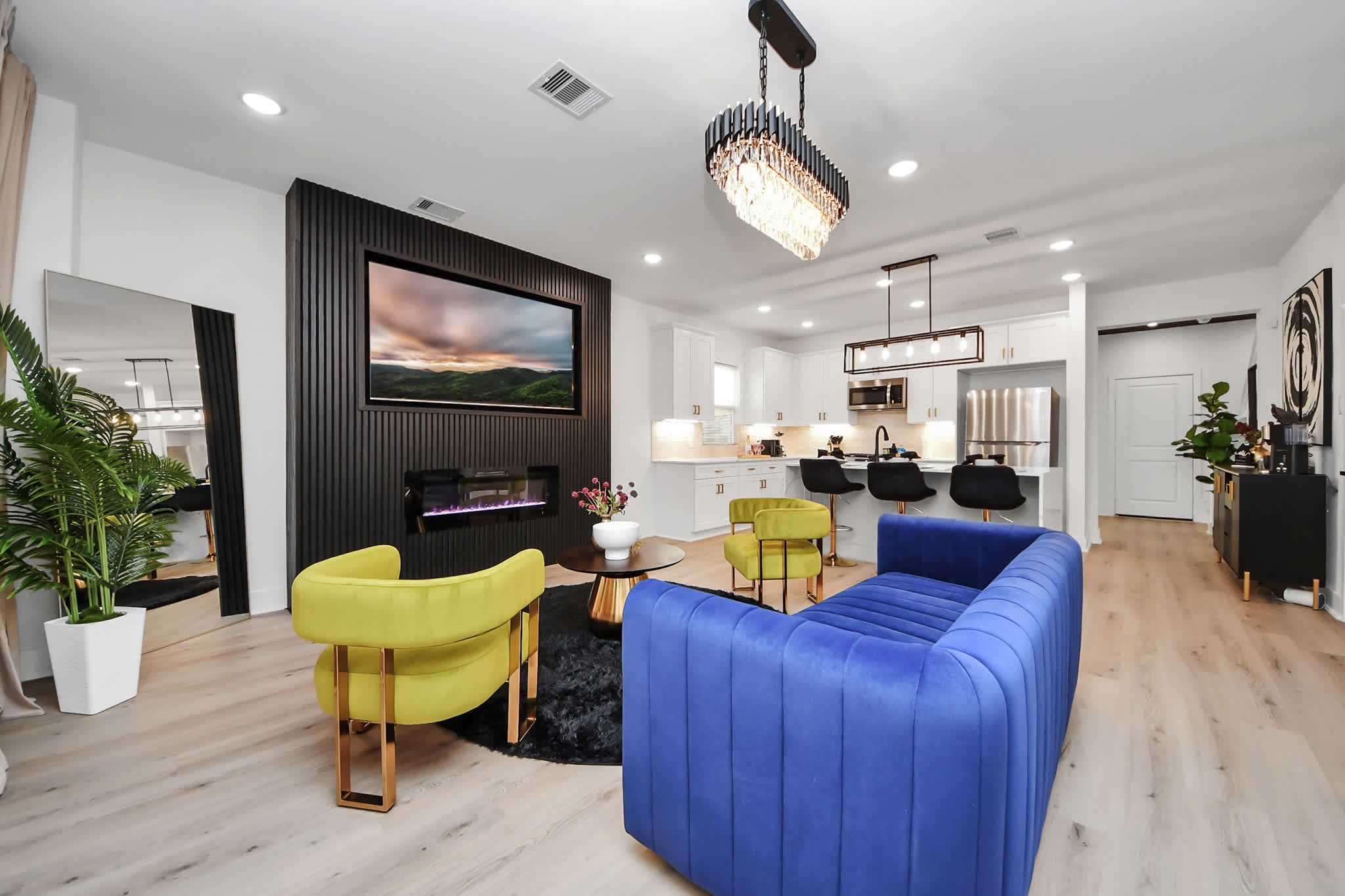 Prolific Luxe 3BR | Med Ctr | Downtown | Exec Stay - Picture 1