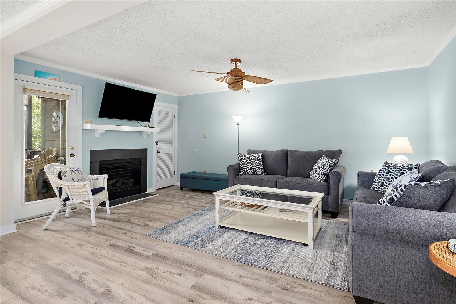 Two Bedroom Condo w Pool and Short Walk to Beach