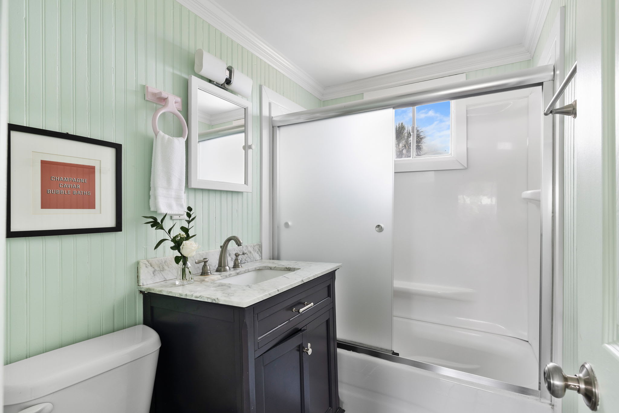Bathroom #1: Shower/Tub Combo