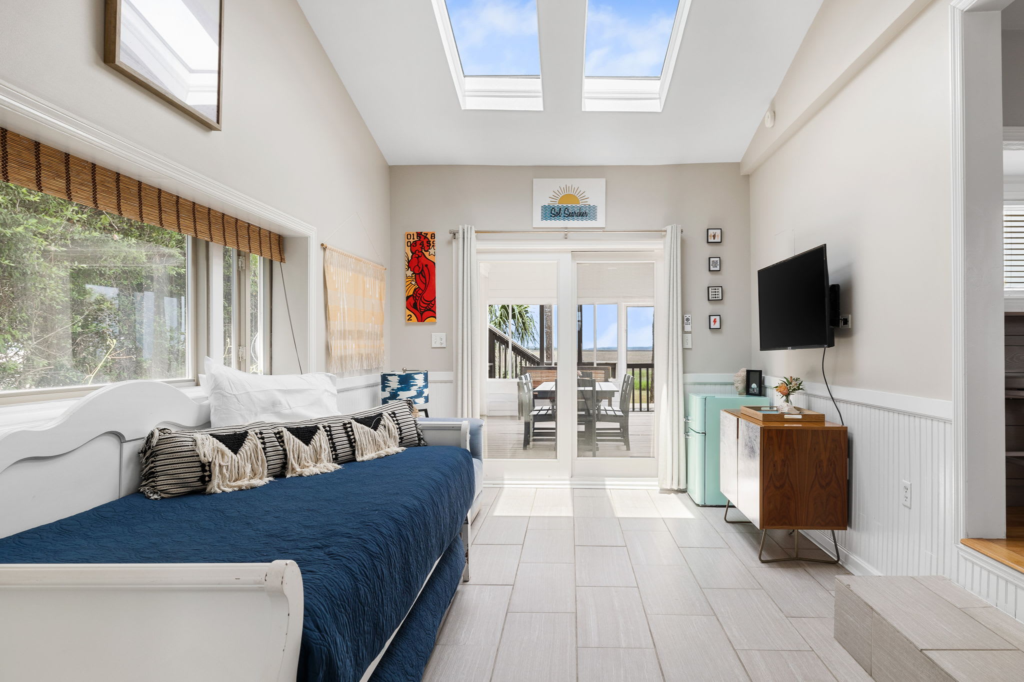 Entry to home has a Daybed (Two Twin Beds) 