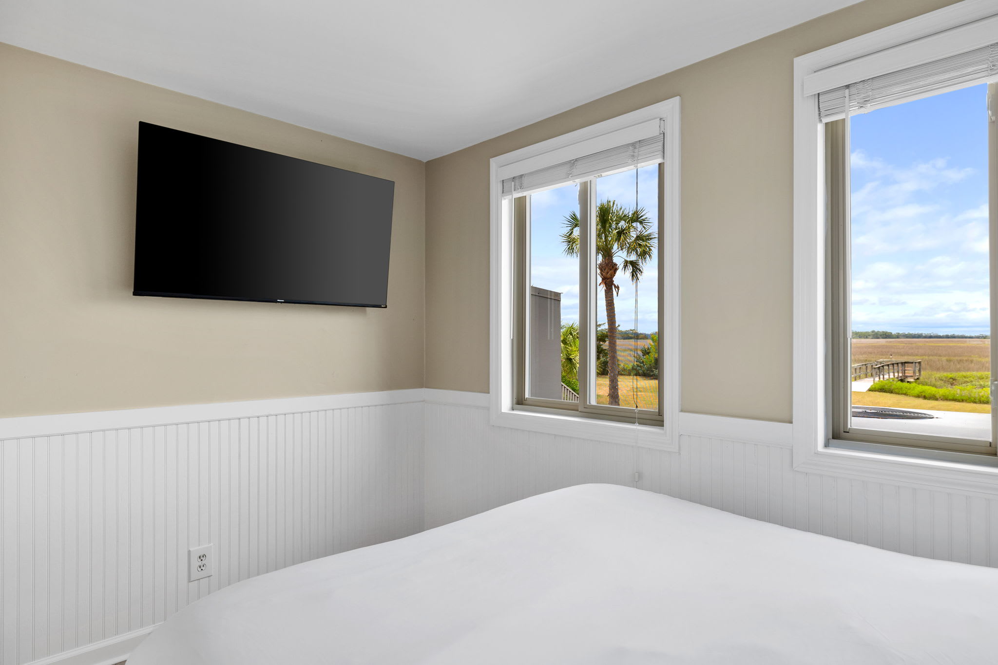 Bedroom #1: Queen Bed