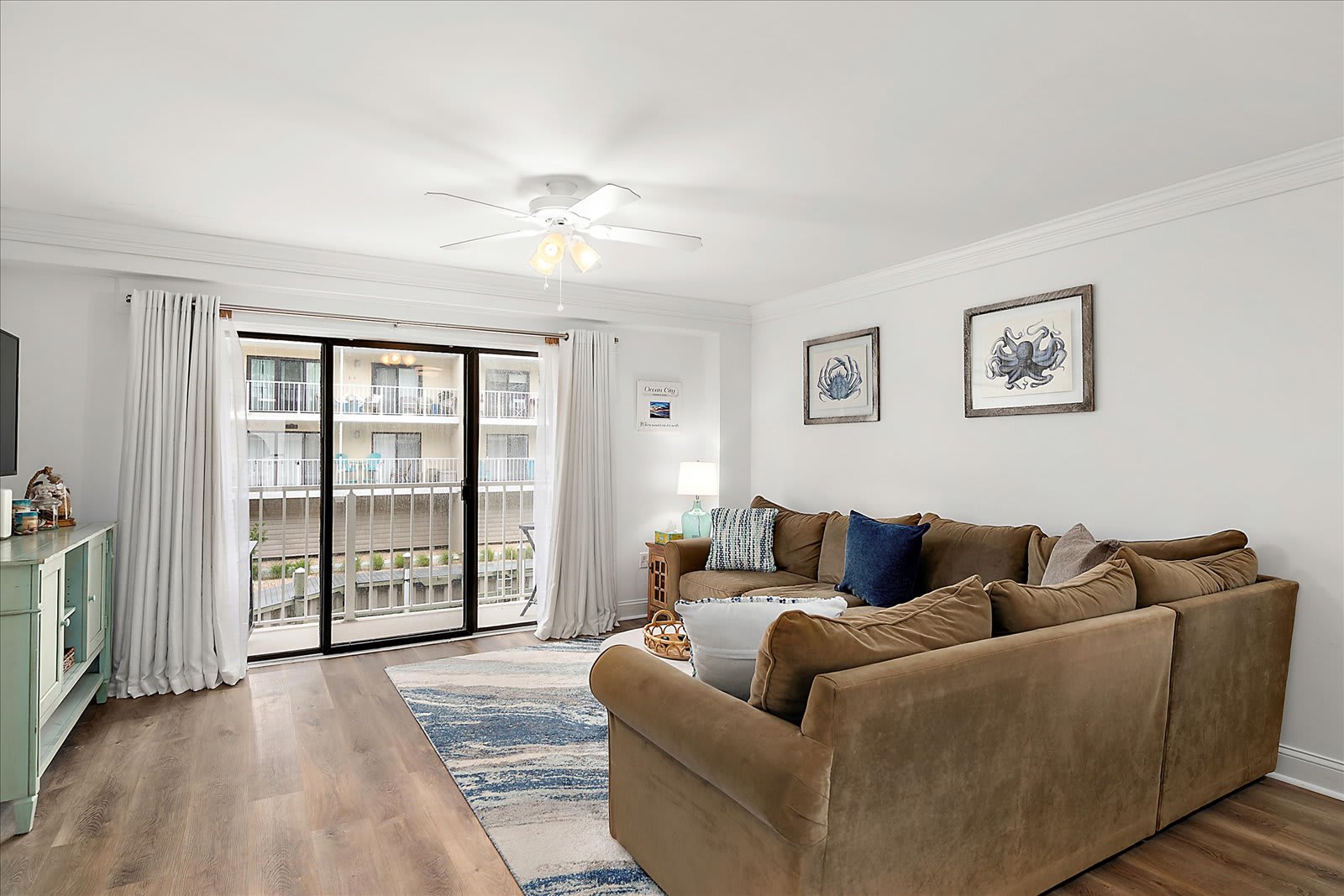 Two Bedroom Waterfront Close to Beach with Pool | Photo 2