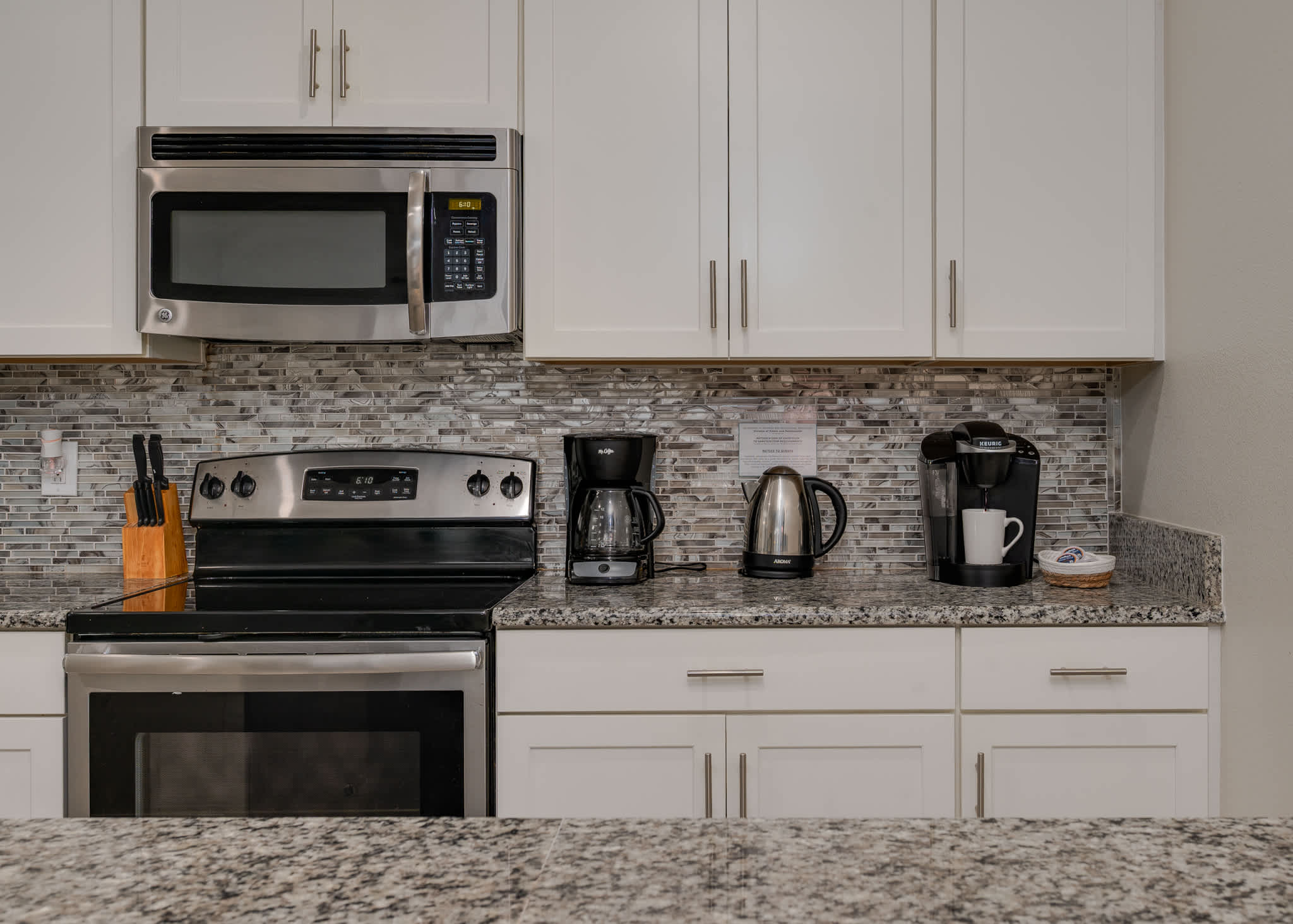 Spacious home w/private pool & BBQ near Disney