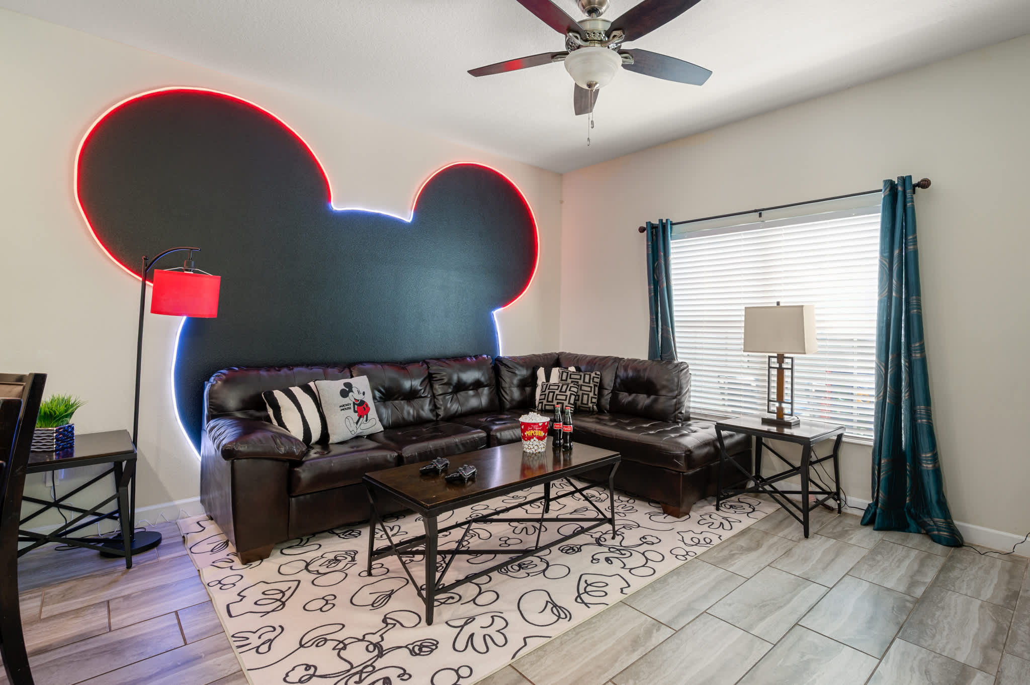 Spacious home w/private pool & BBQ near Disney