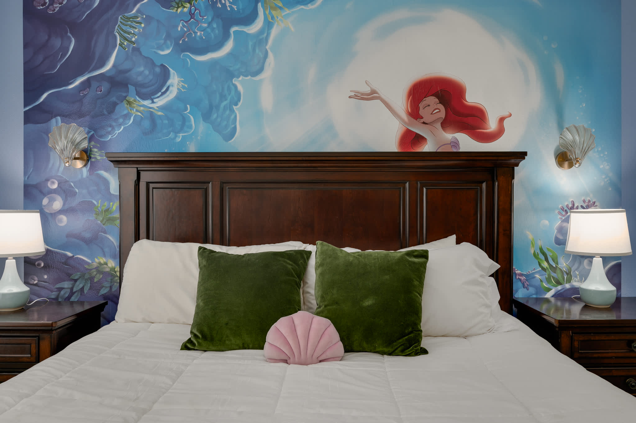 Spacious home w/private pool & BBQ near Disney