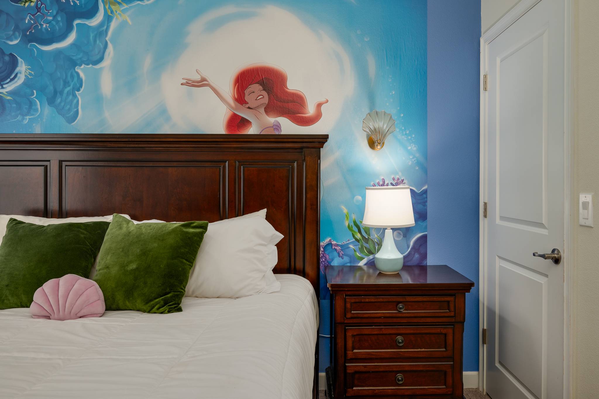 Spacious home w/private pool & BBQ near Disney