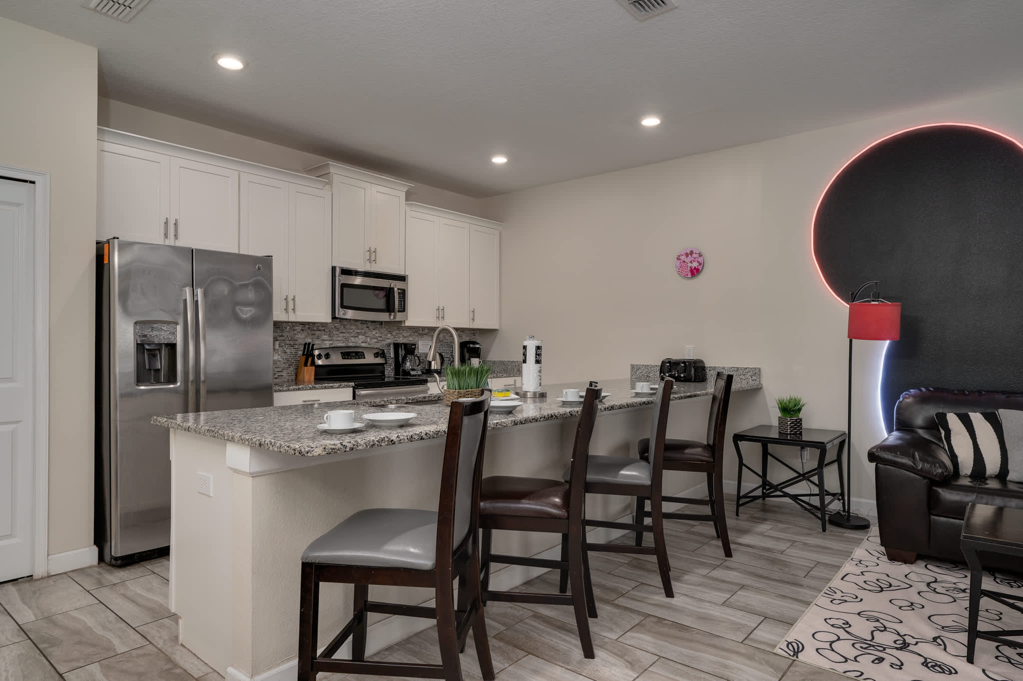 Spacious home w/private pool & BBQ near Disney