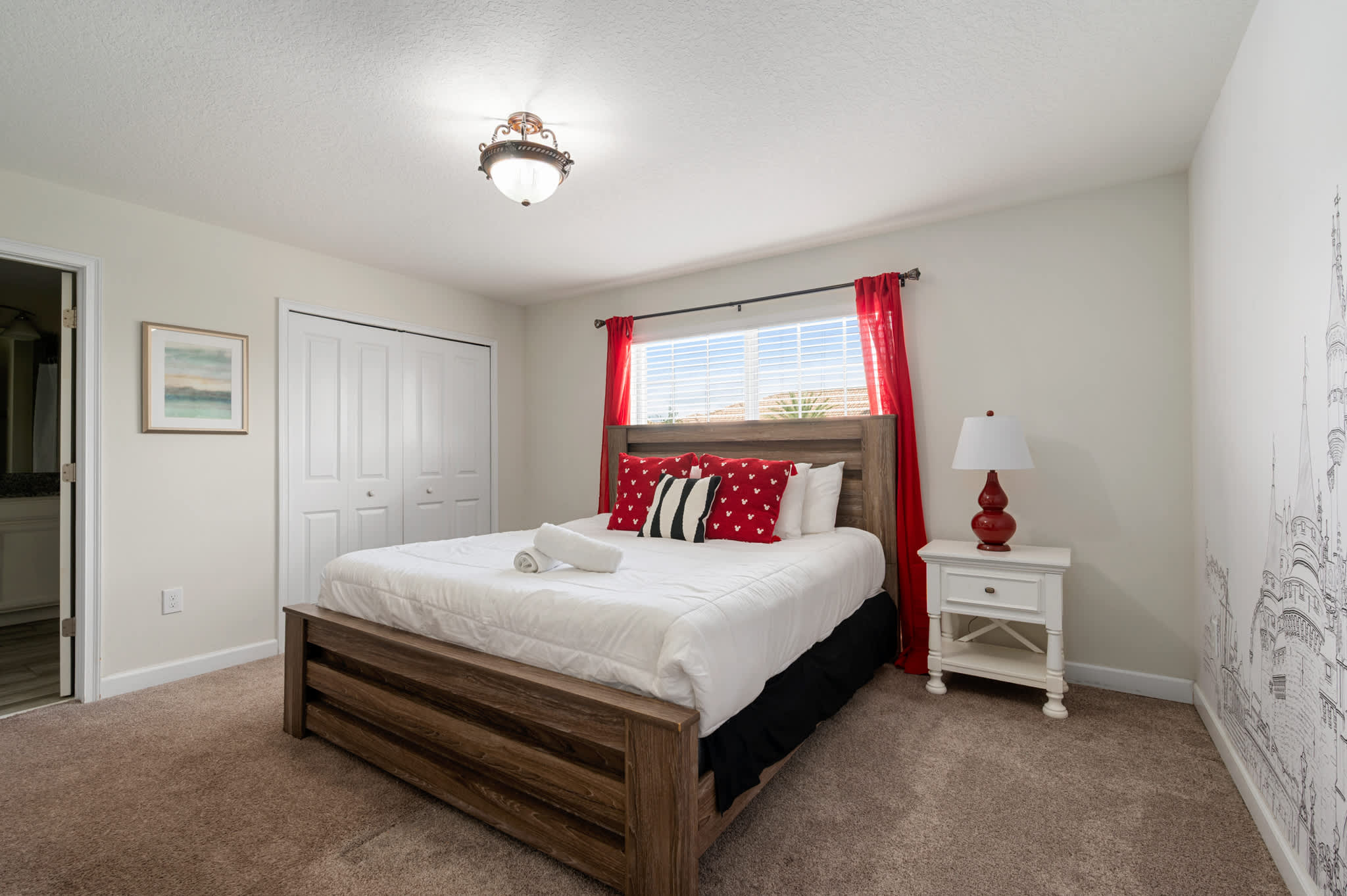 Spacious home w/private pool & BBQ near Disney