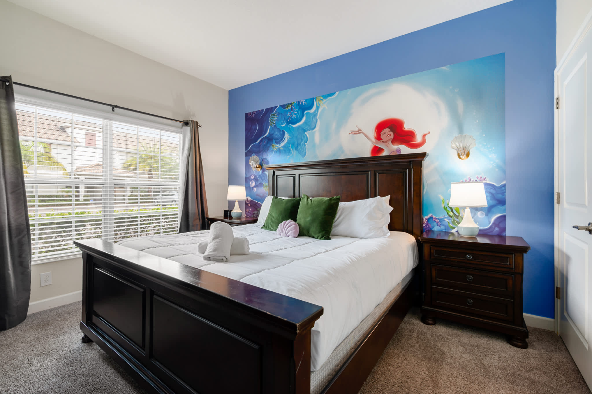 Spacious home w/private pool & BBQ near Disney