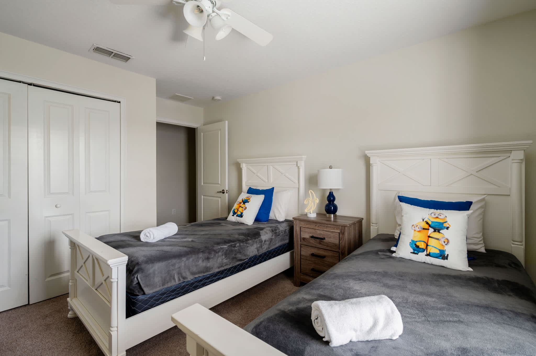 Spacious home w/private pool & BBQ near Disney