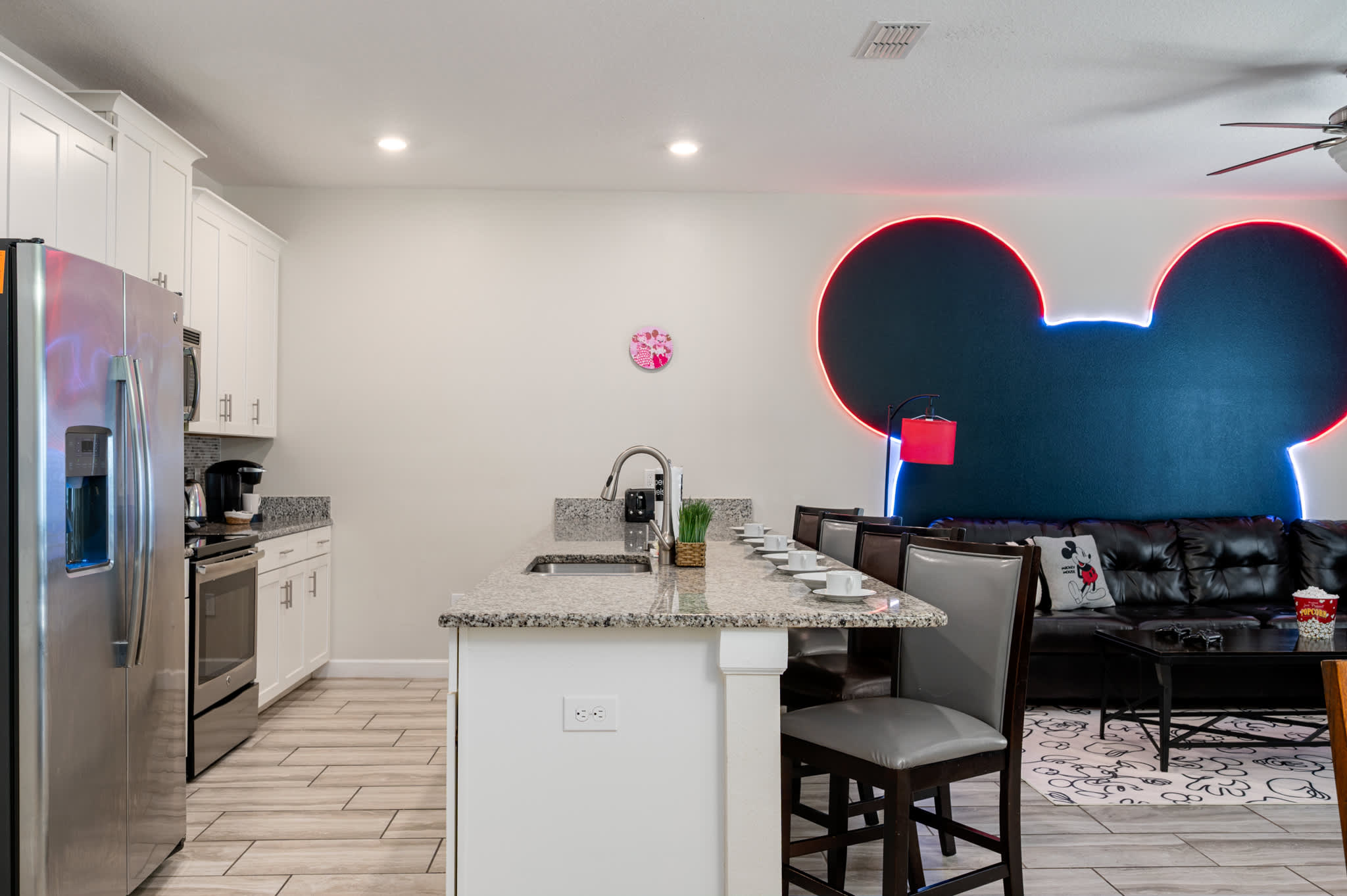 Spacious home w/private pool & BBQ near Disney