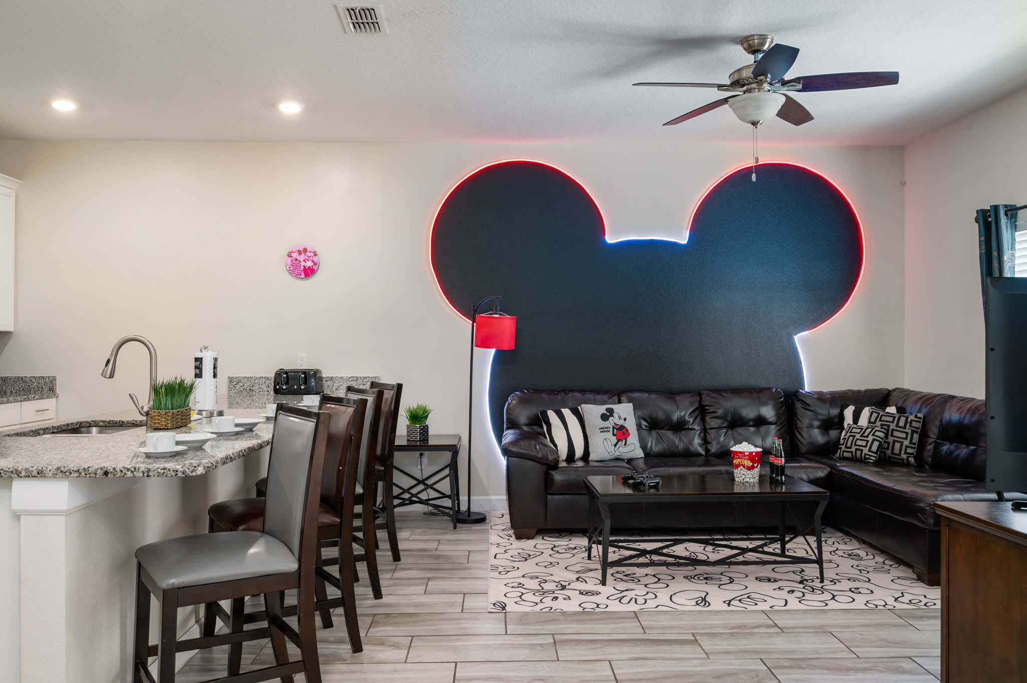 Spacious home w/private pool & BBQ near Disney