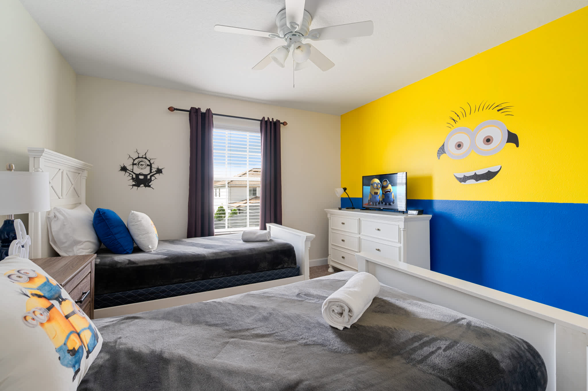 Spacious home w/private pool & BBQ near Disney