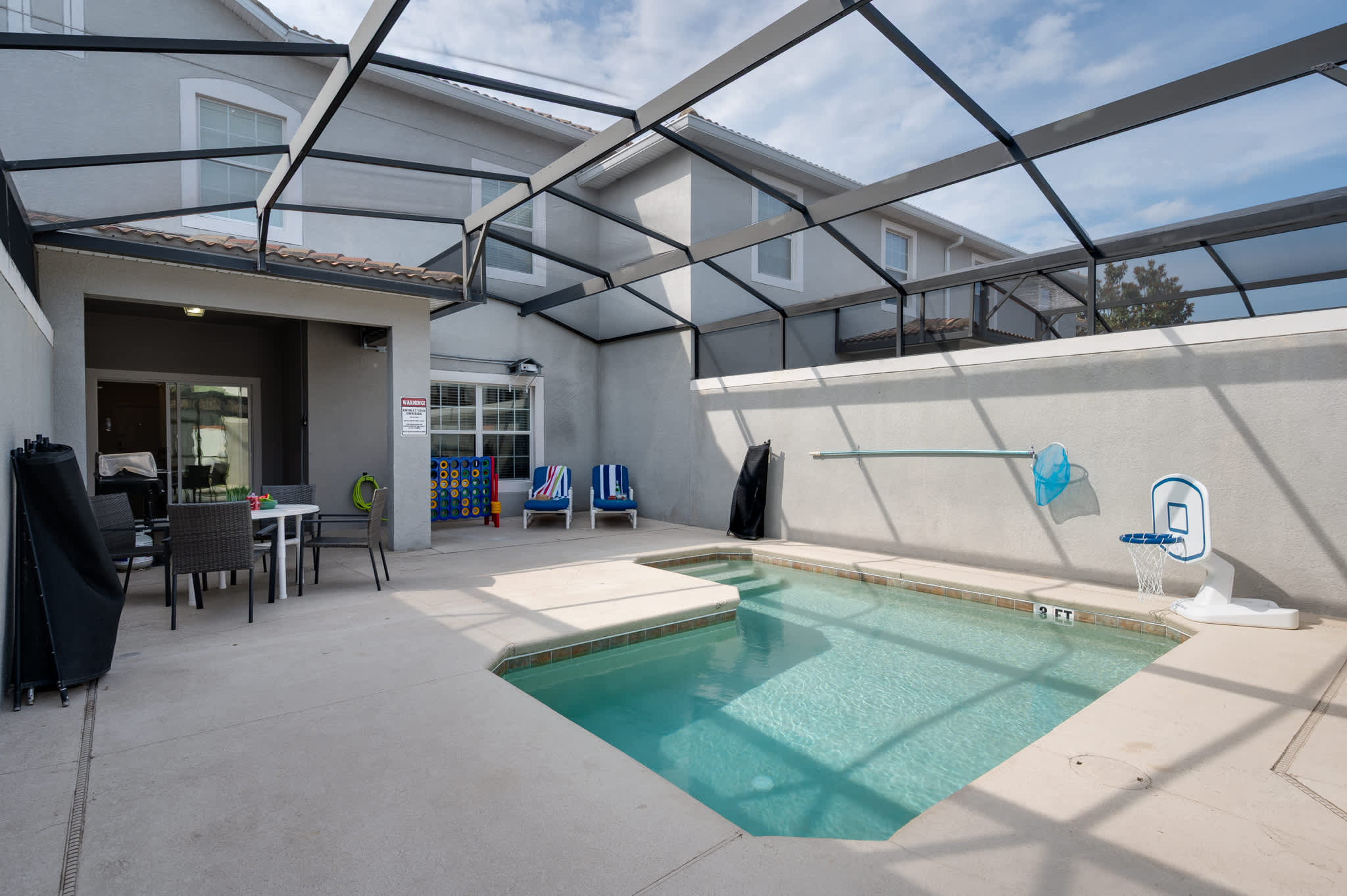 Spacious home w/private pool & BBQ near Disney