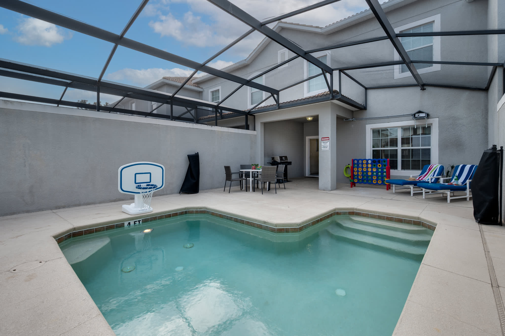 Spacious home w/private pool & BBQ near Disney