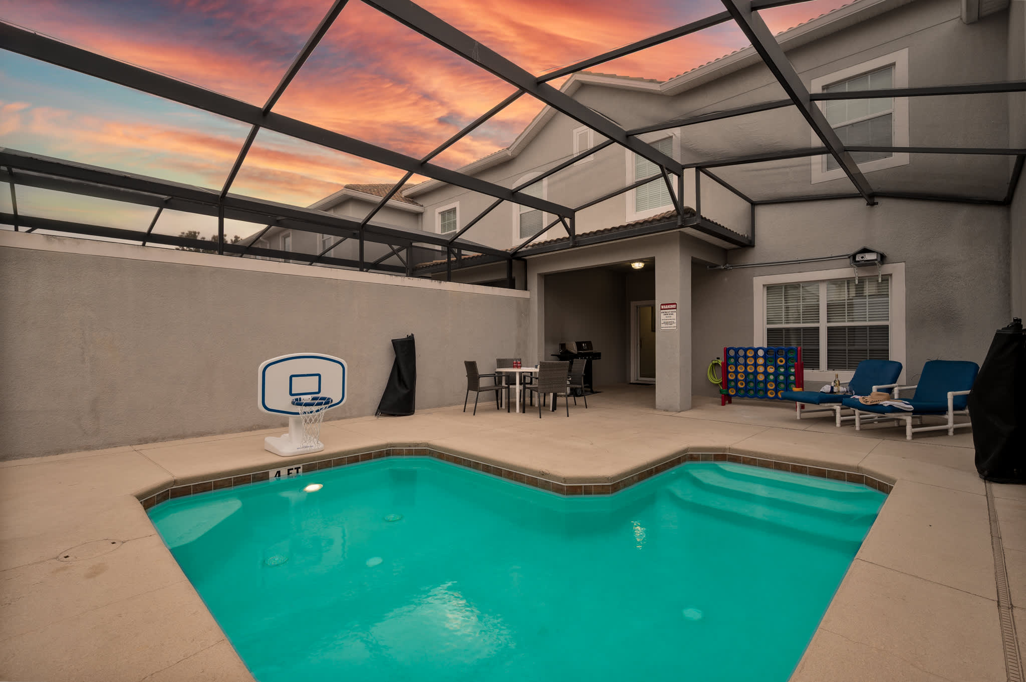 Spacious home w/private pool & BBQ near Disney