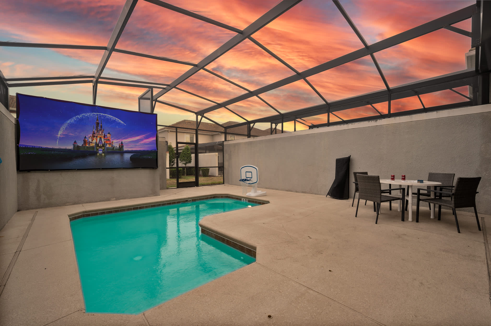 Spacious home w/private pool & BBQ near Disney