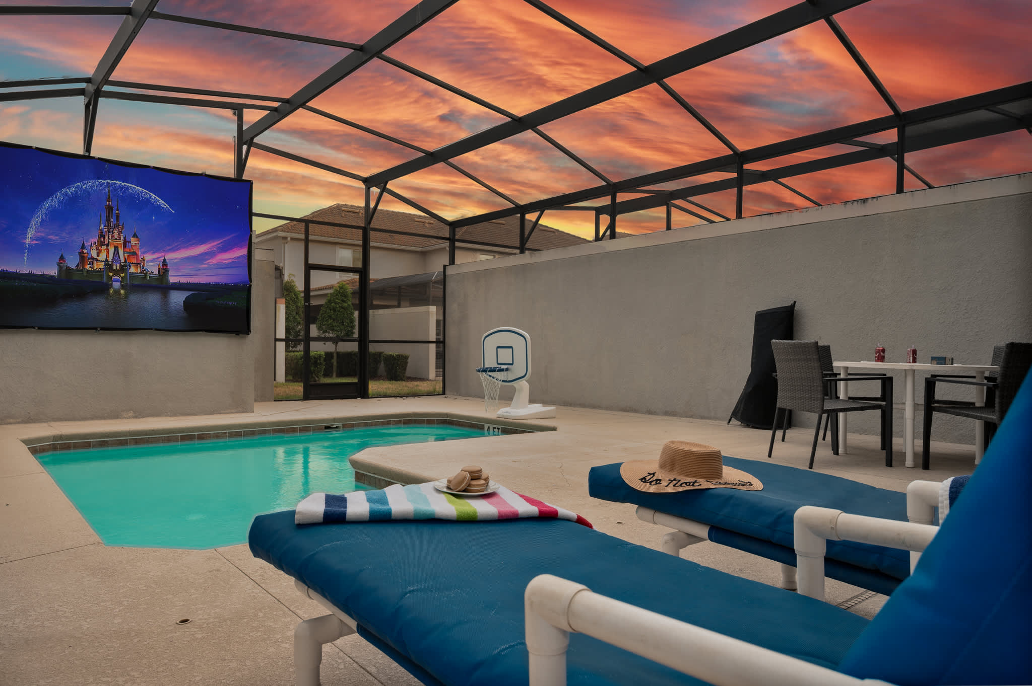 Spacious home w/private pool & BBQ near Disney