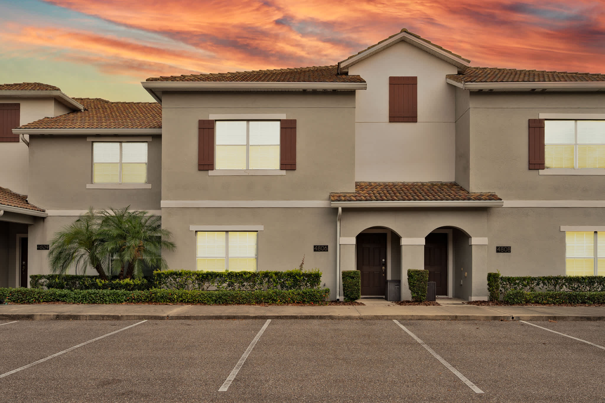 Spacious home w/private pool & BBQ near Disney