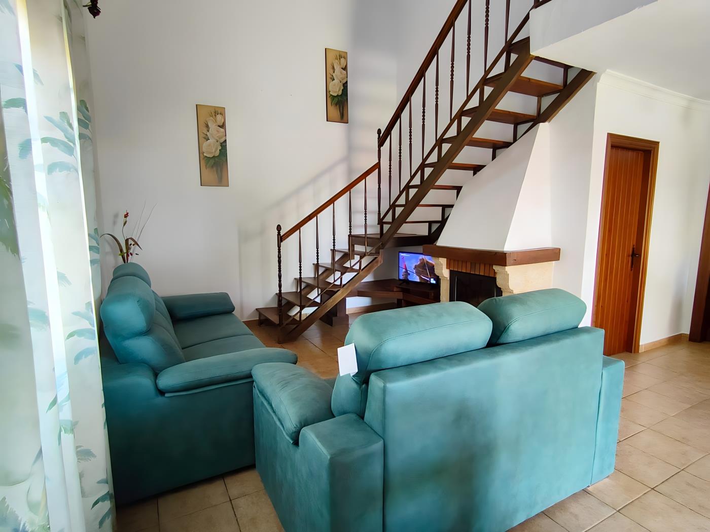 Chalet con piscina y jardín privado, ideal para familias y vacaciones en Conil - image 8