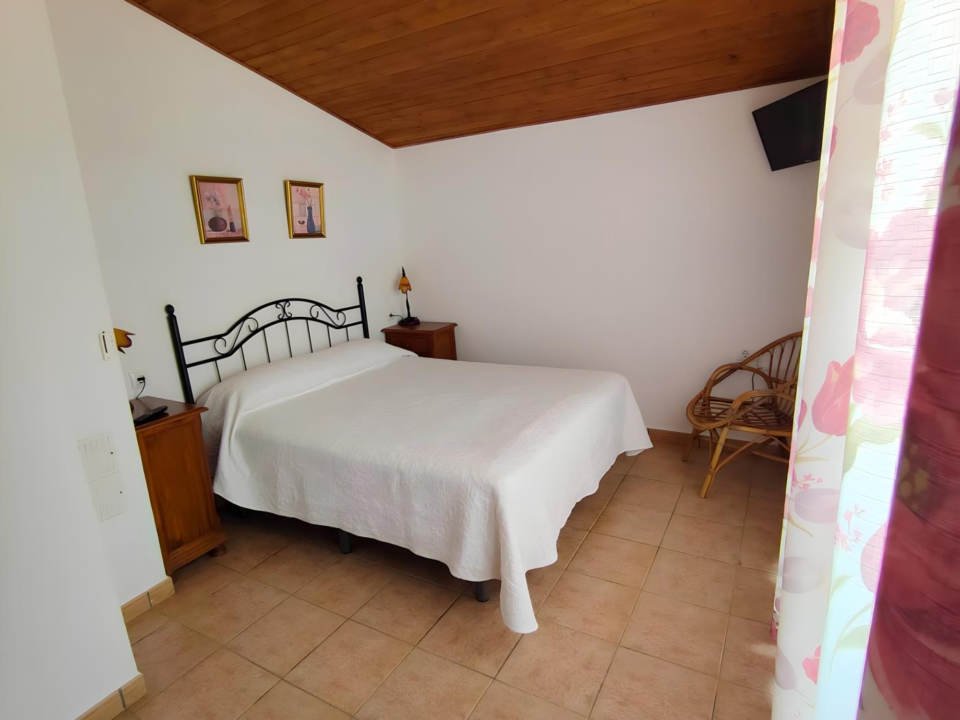 Chalet con piscina y jardín privado, ideal para familias y vacaciones en Conil - image 13