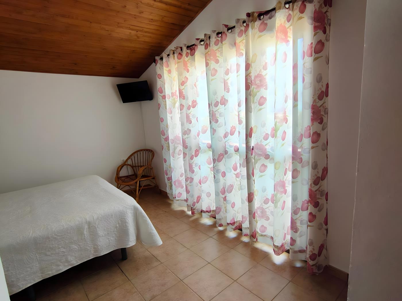 Chalet con piscina y jardín privado, ideal para familias y vacaciones en Conil - image 14