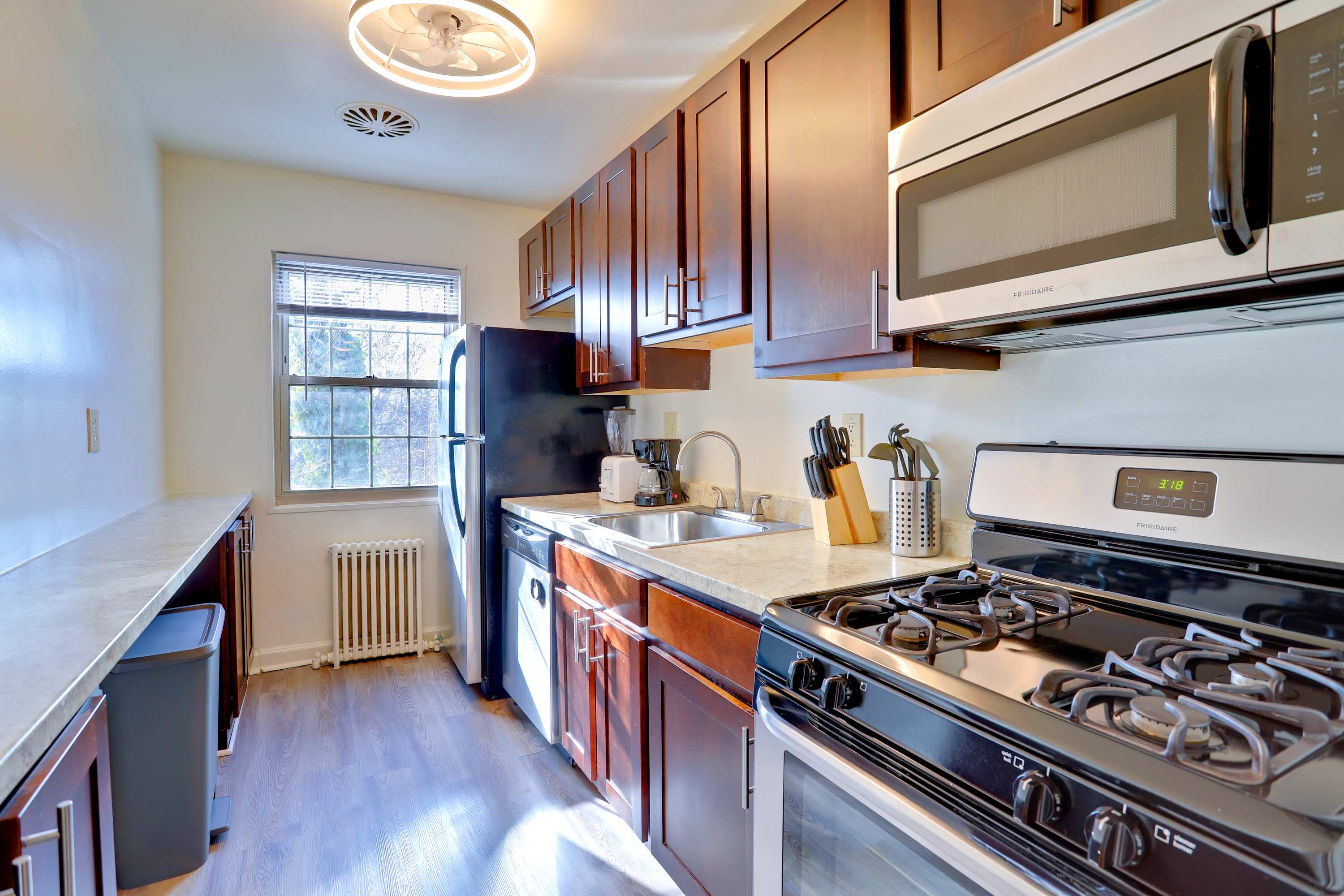 Executive-Friendly Apt in Old Town North | Gym