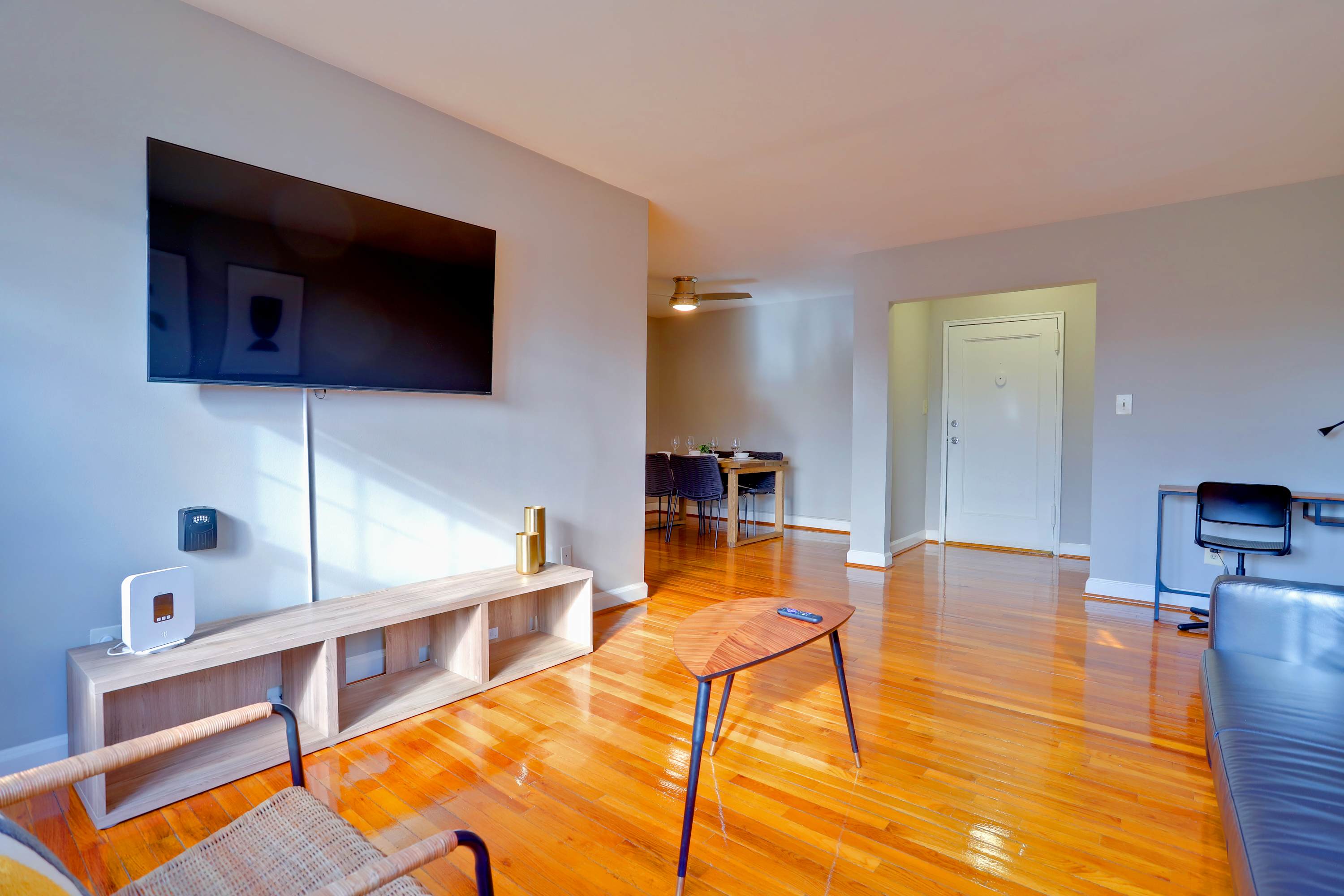 Executive-Friendly Apt in Old Town North | Gym