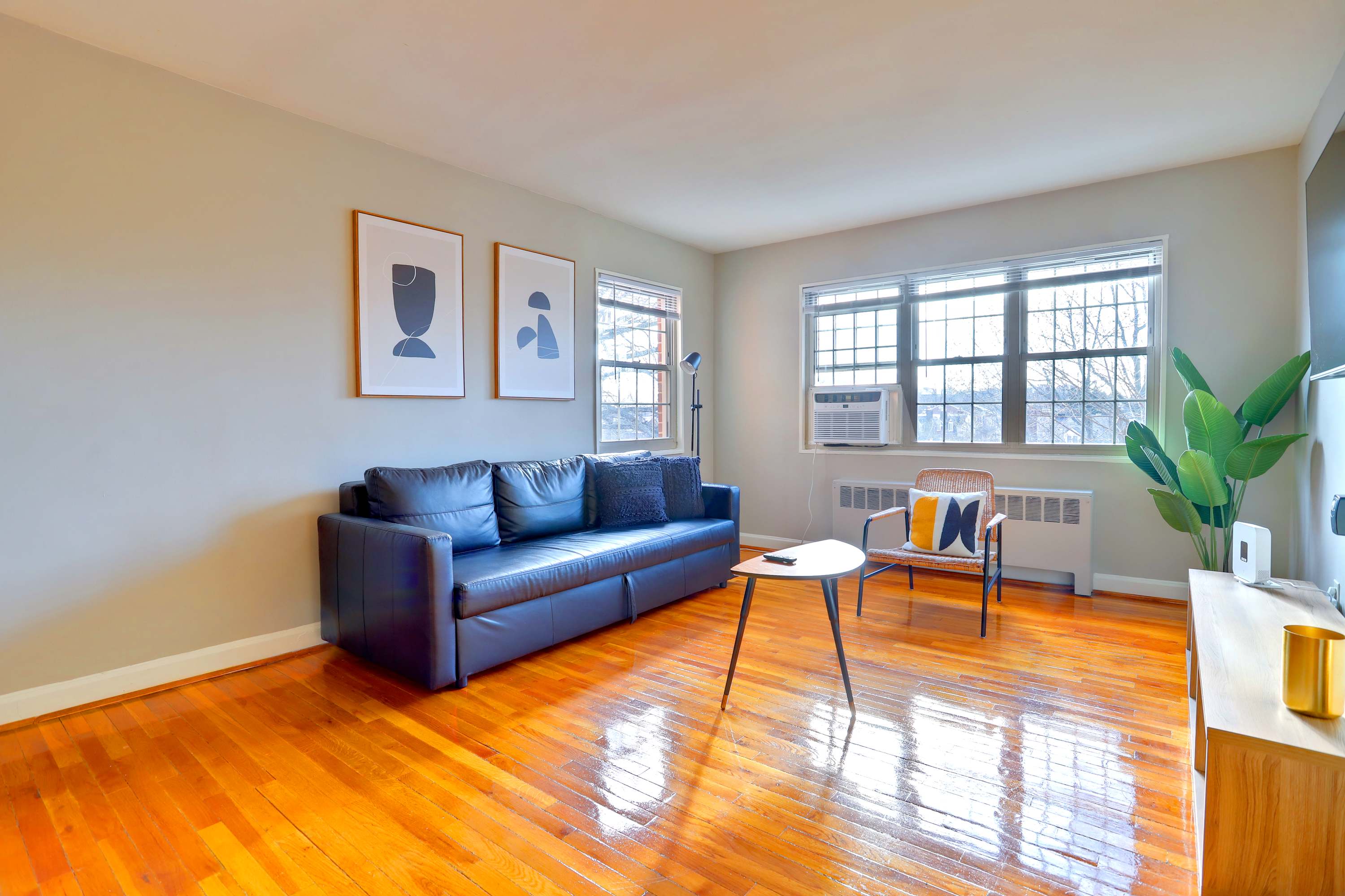 Executive-Friendly Apt in Old Town North | Gym