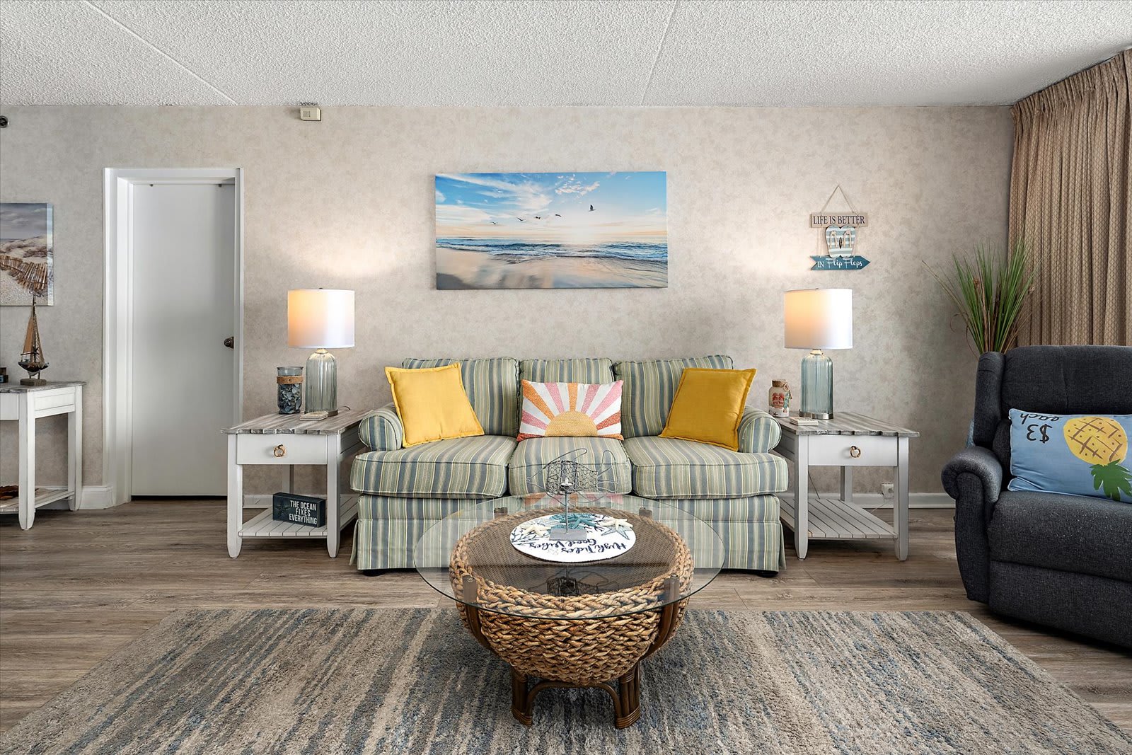Two Bedroom Oceanfront Condo w Awesome Amenities | Photo 3