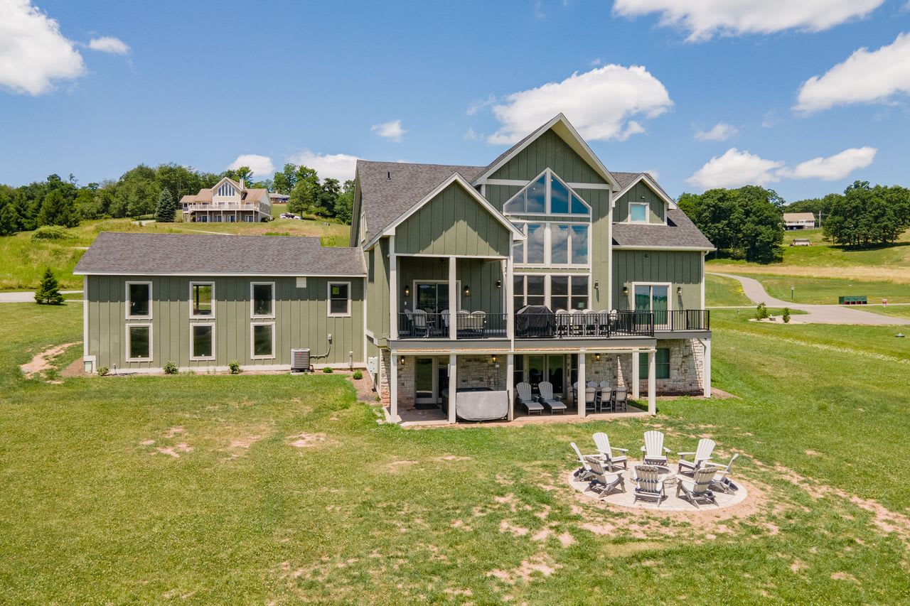 The Tippy Canoe - Luxurious 8BR - Indoor Pool & Hot Tub - Deep Creek Lake - — Deep Creek, MD — vacation rental