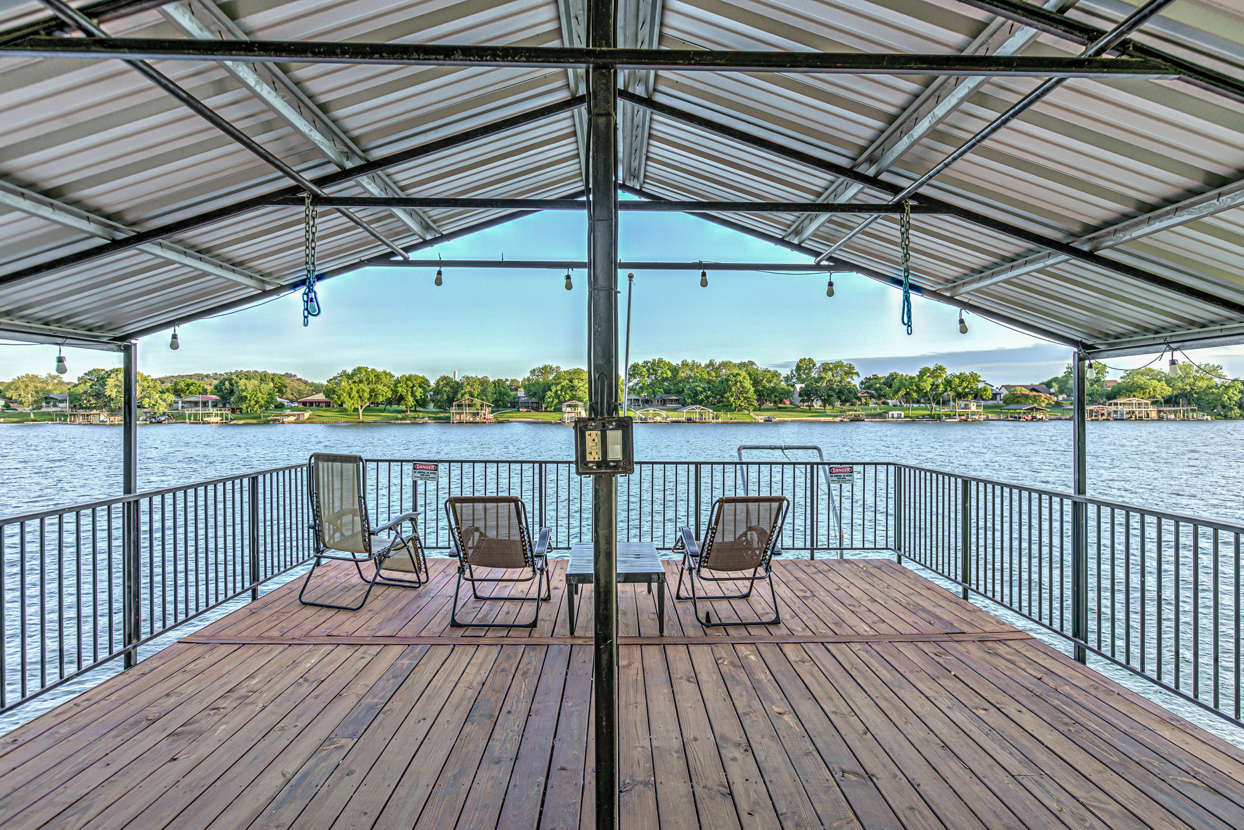 Lakeside Luxe Stay for 12 on the Lake w Private Dock