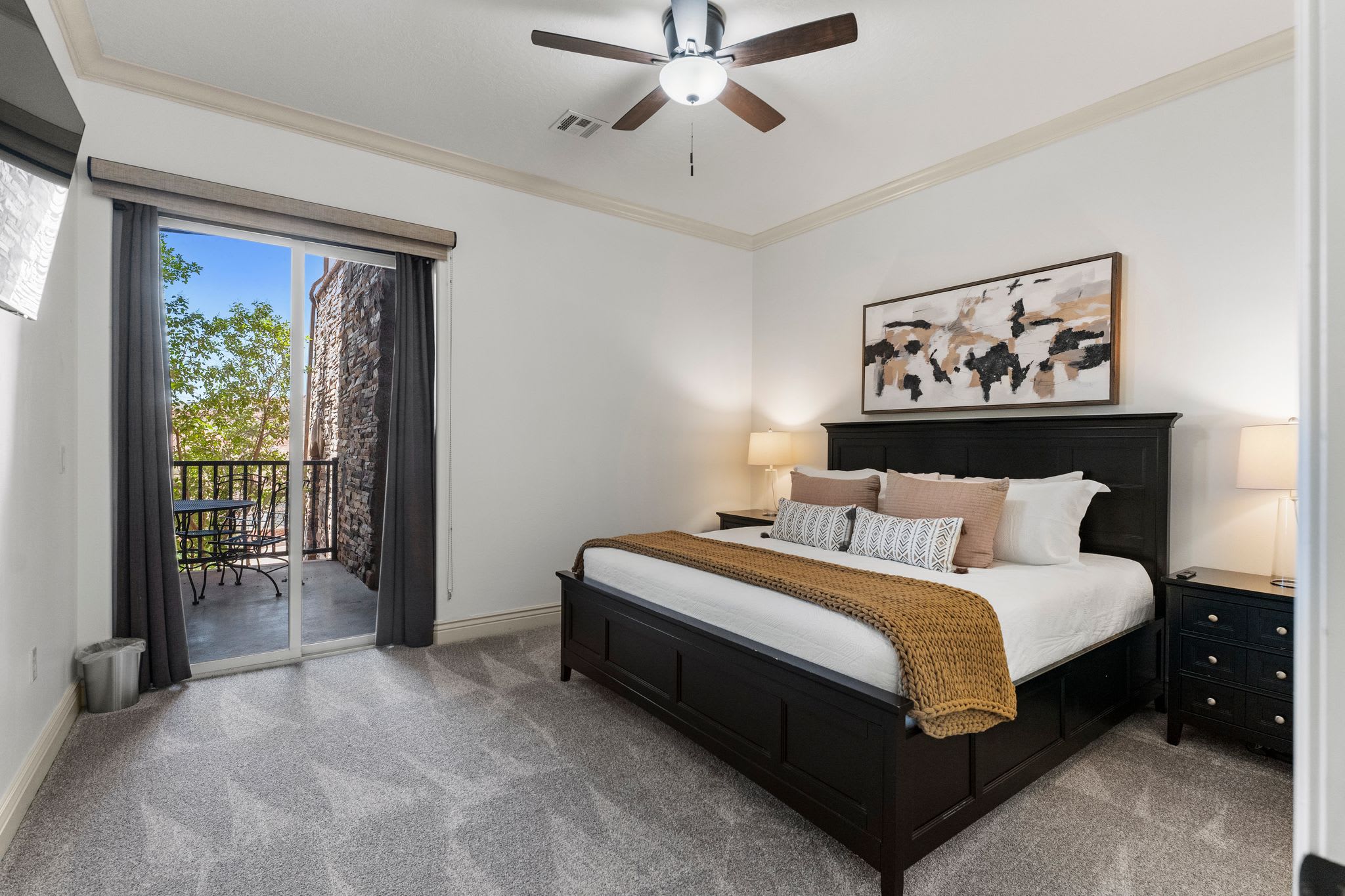 Desert Oasis - Balcony, Fireplace, Jacuzzi