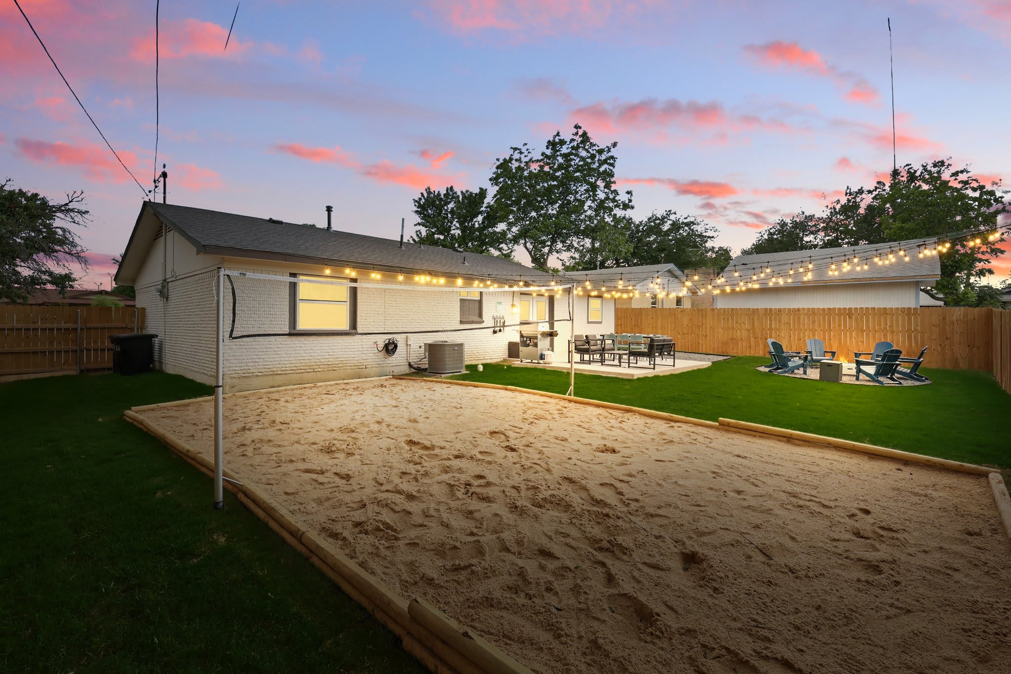 Modern Open-Concept | 4-BD/3-BA with Backyard — Irving, TX — vacation rental