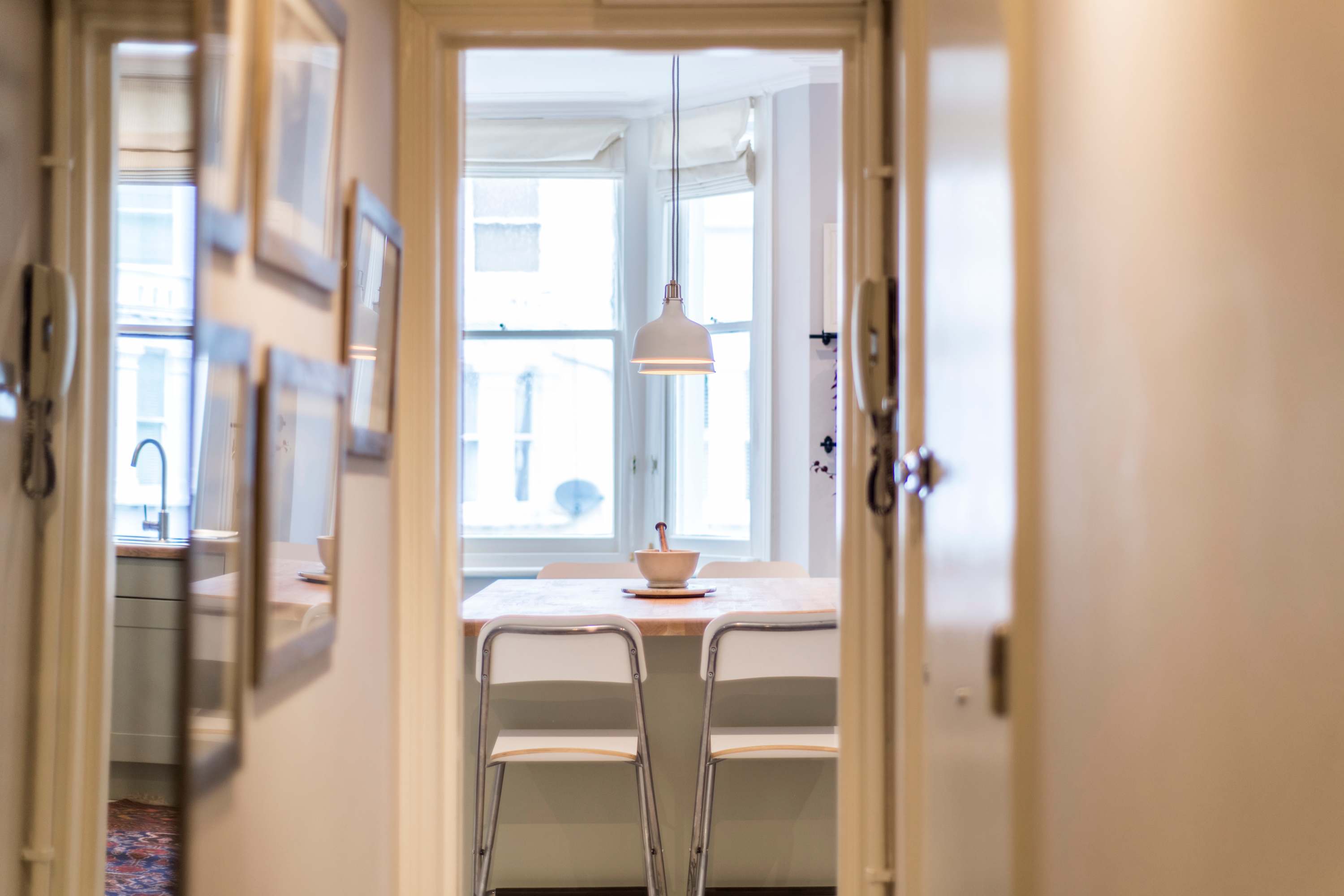 Stunning 2-bedroom flat in Fulham in Tournay Road 27 SW6 7UG - Property image 9 - VivreStays