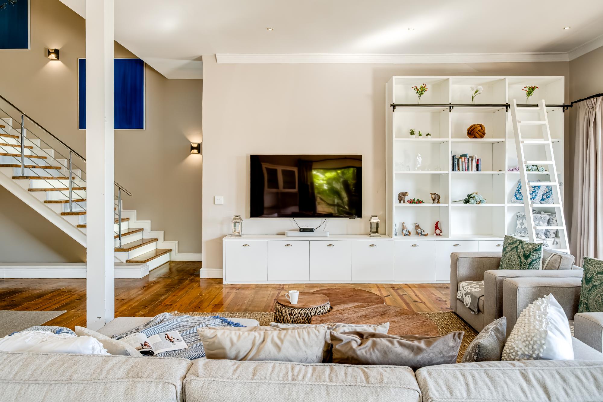 Camps Bay 4bed Villa w Pool Luxe on Central 8