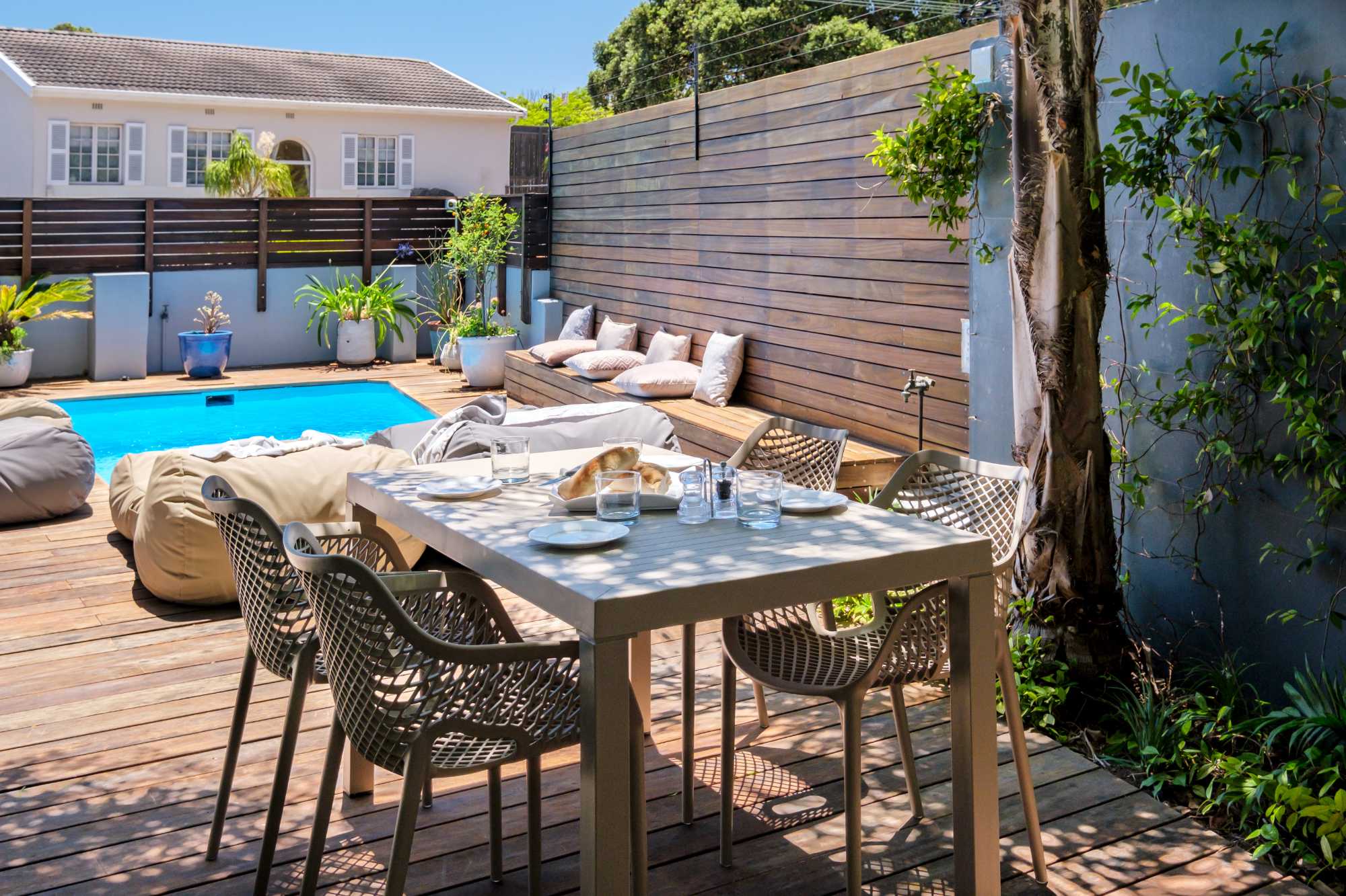 Camps Bay 4bed Villa w Pool Luxe on Central 7