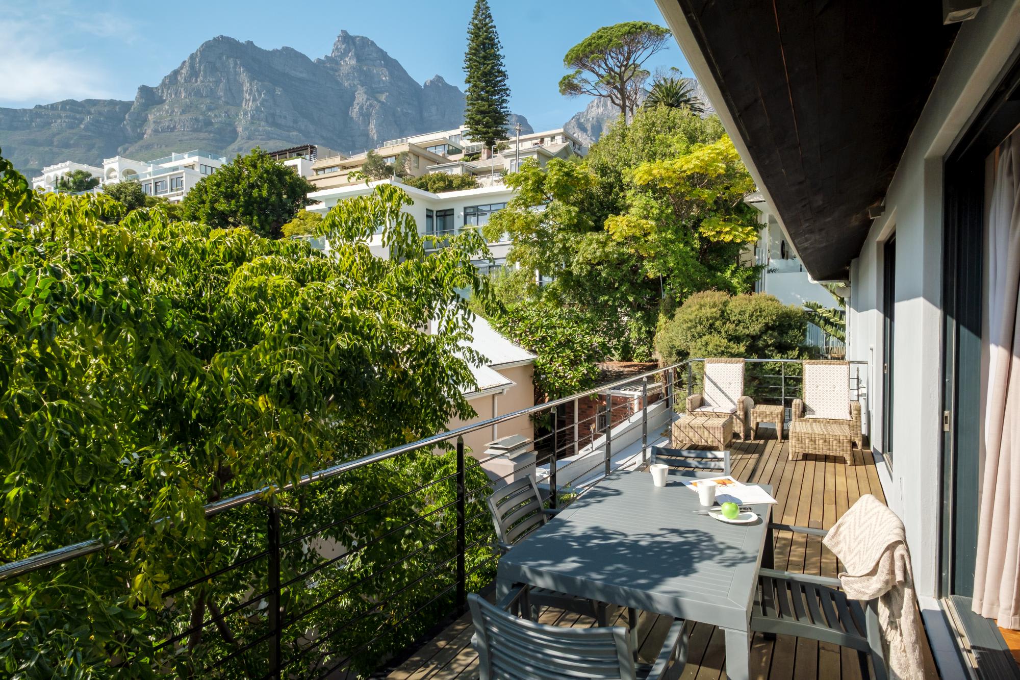 Camps Bay 4bed Villa w Pool Luxe on Central | Photo 3