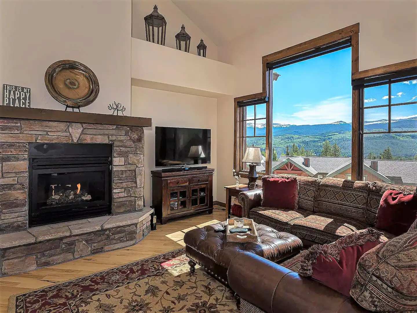- Unwind beside the crackling fire while gazing at mountain peaks through picture windows
- Comfy leather seating, rustic decor, and natural light set the perfect mood
- Movie nights, naps, and chats, this is where memories are made