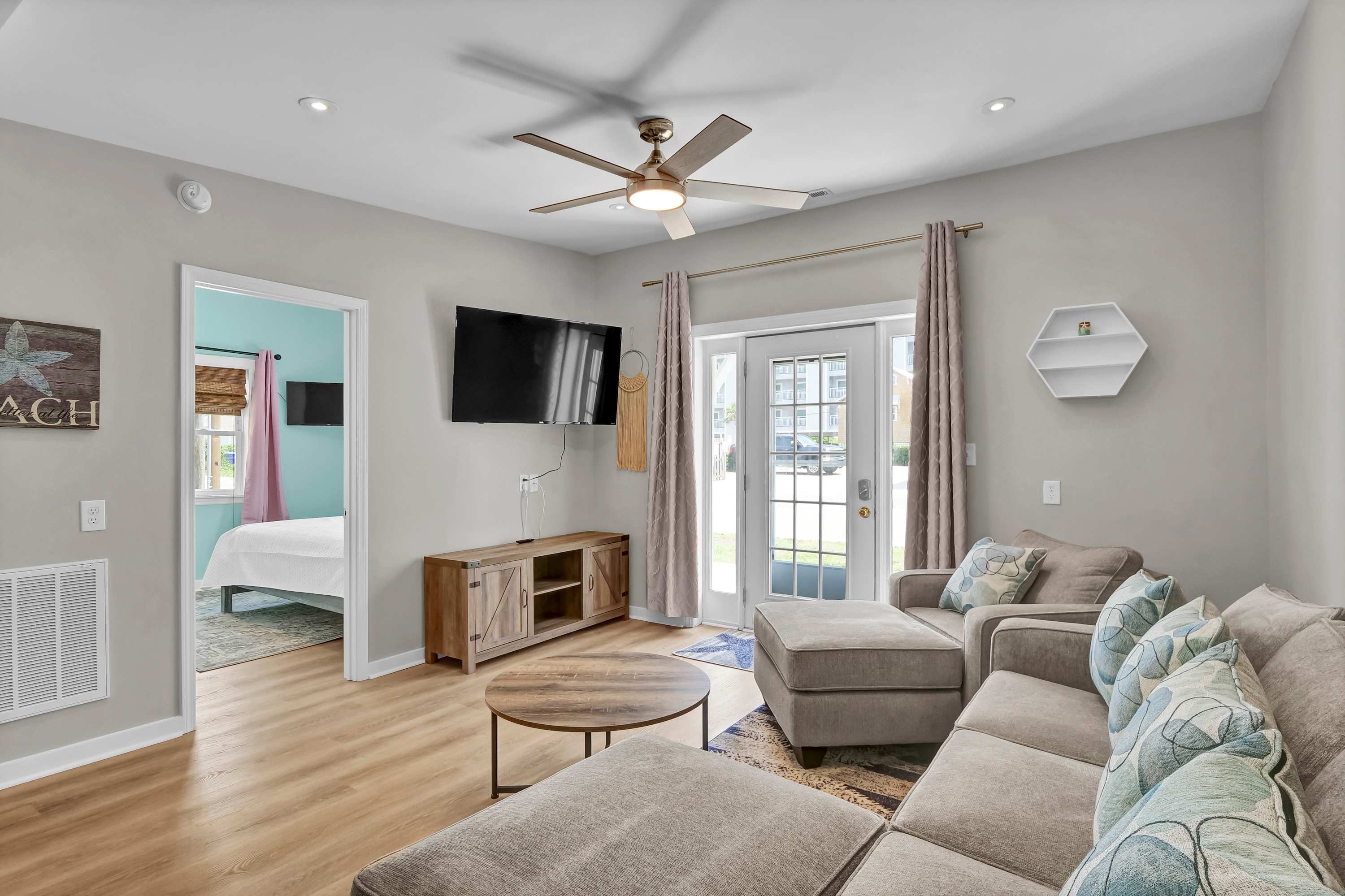 Beachwood Bungalow A, walk to beach and boardwalk — Carolina Beach, NC — vacation rental