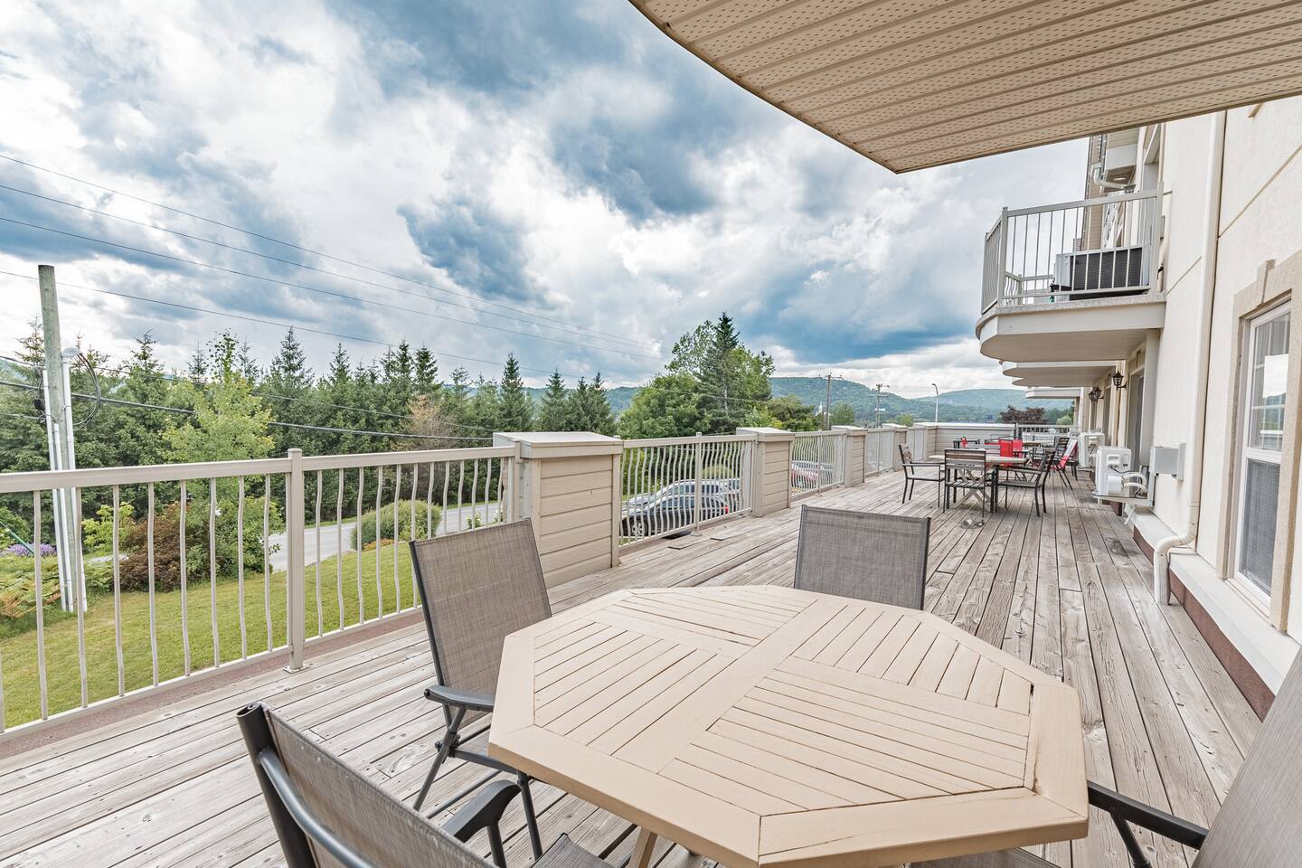 Ski Retreat, Steps to Slopes, Balcony, Fireplace