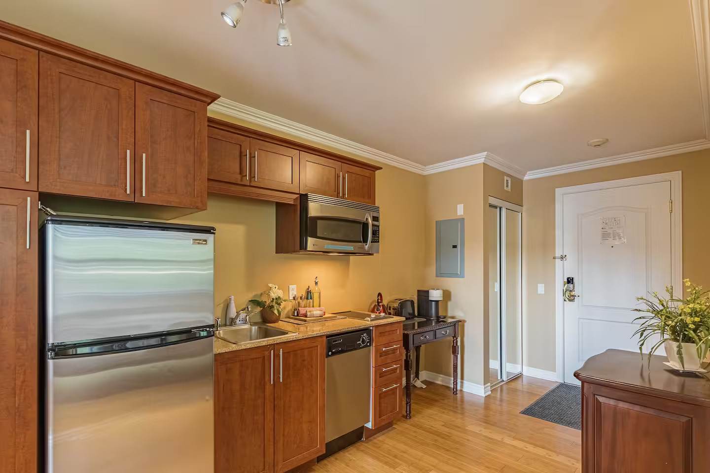 Ski Retreat, Steps to Slopes, Balcony, Fireplace 3