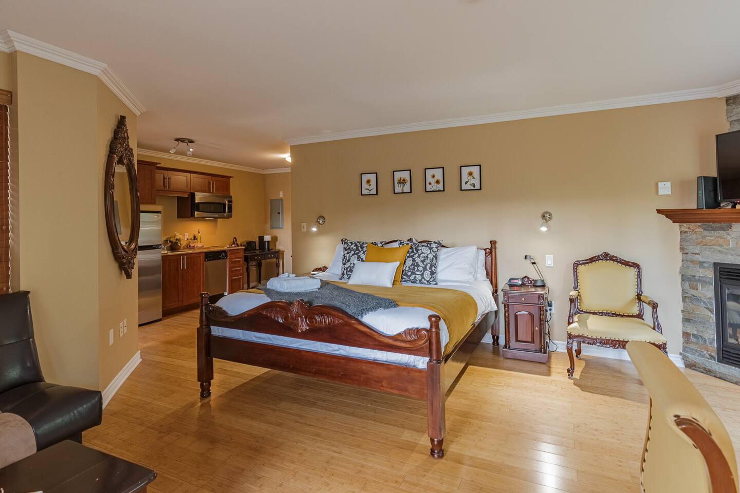 Ski Retreat, Steps to Slopes, Balcony, Fireplace 4