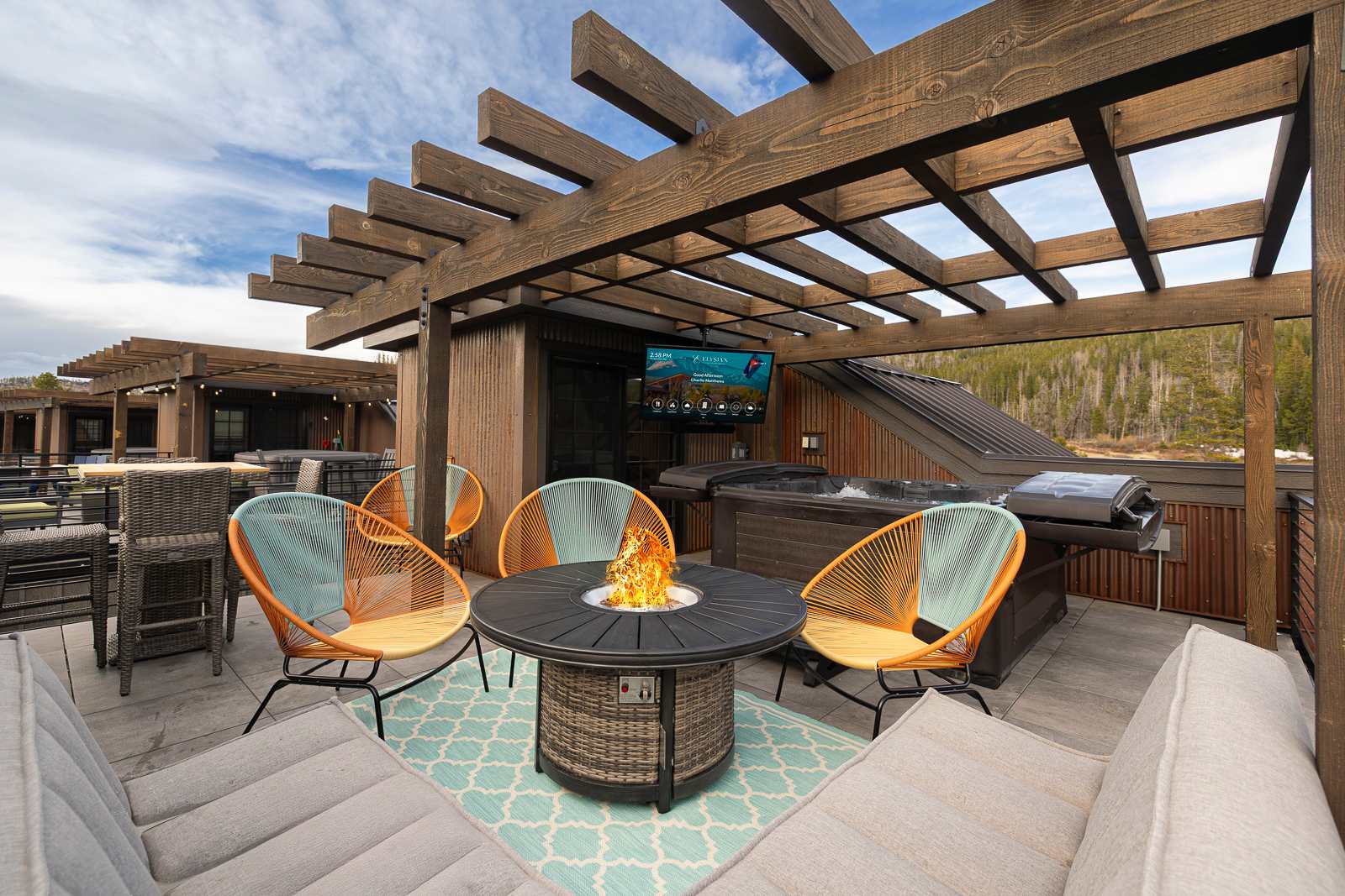 - Rooftop lounge with hot tub, fire pit, grill & mountain views &ndash; perfect for relaxing after a day in Winter Park.